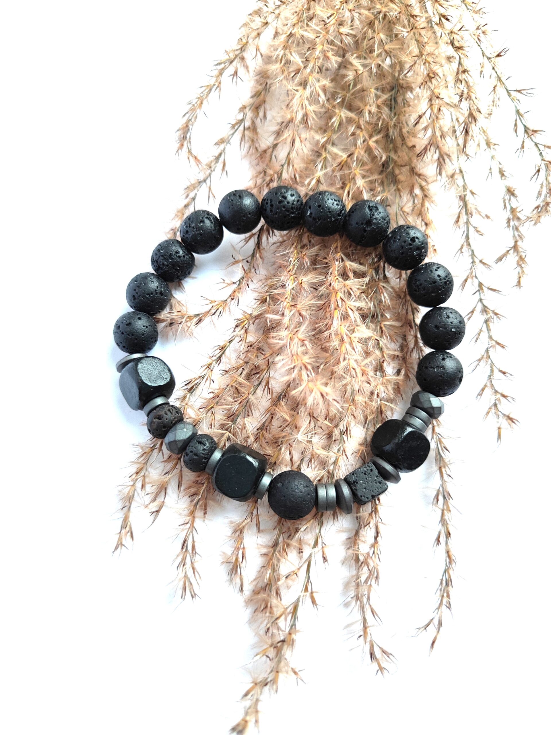 Vyriška lavos apyrankė