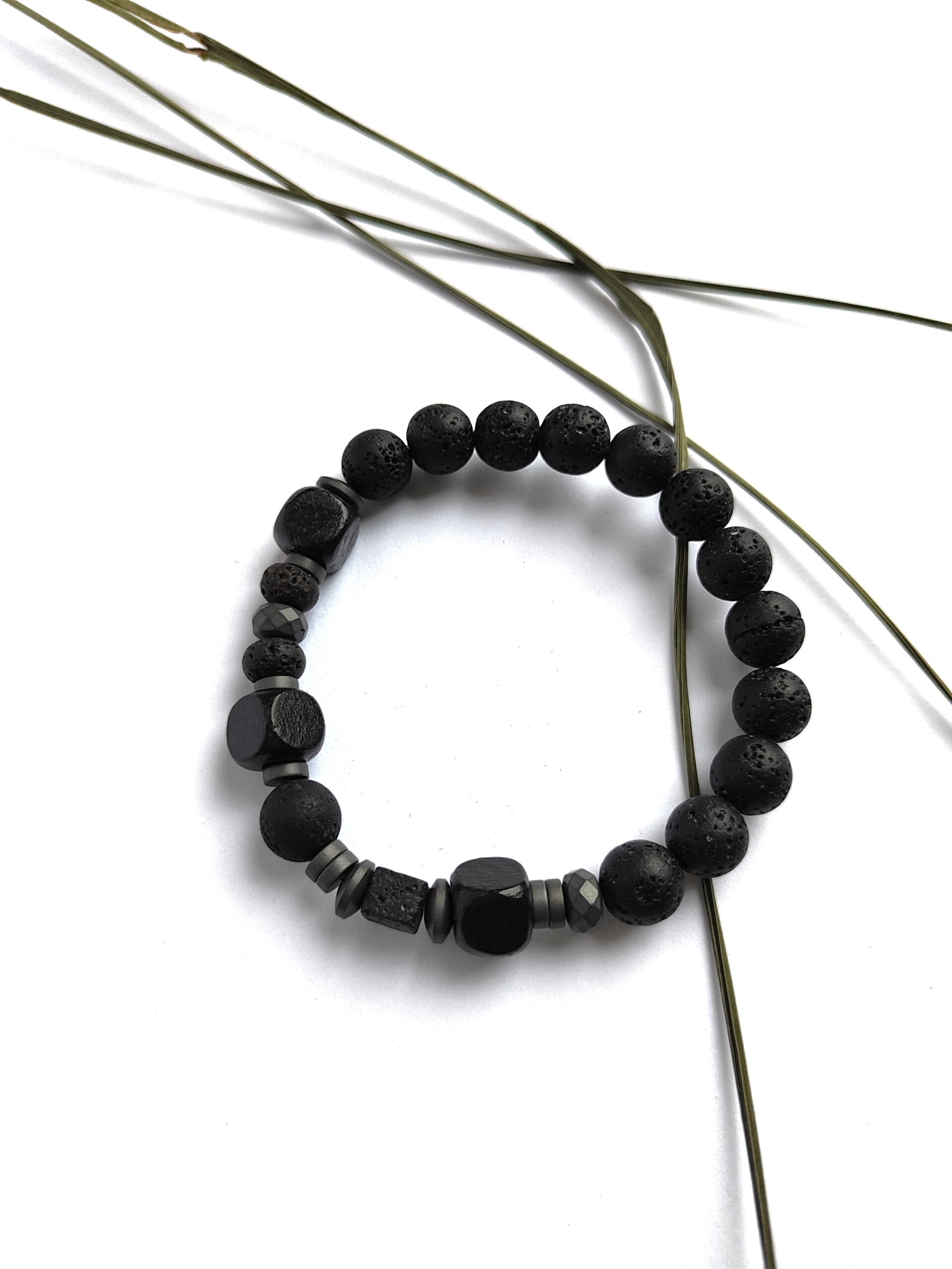 Vyriška lavos apyrankė