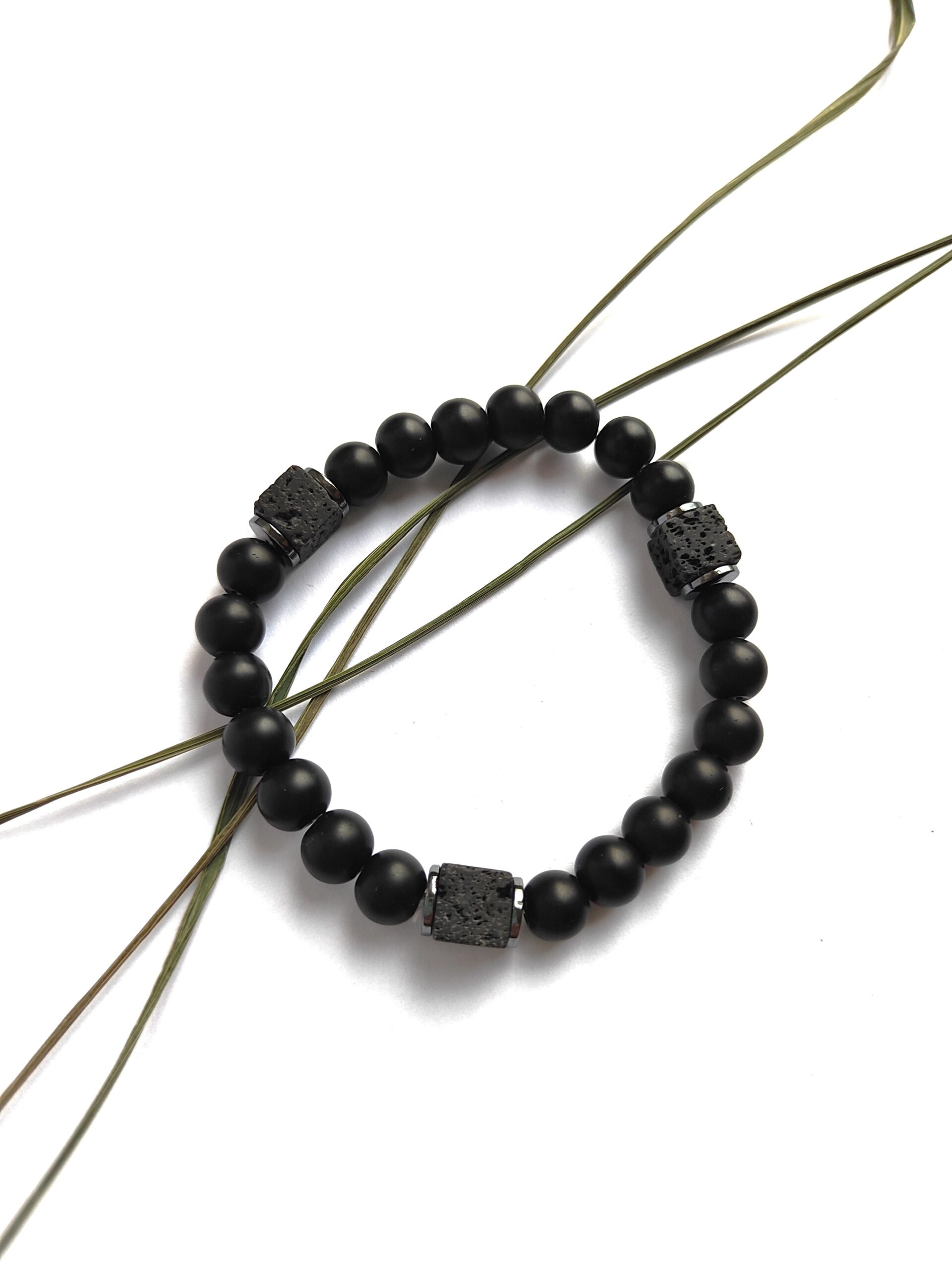 Matinio onikso apyrankė su lava