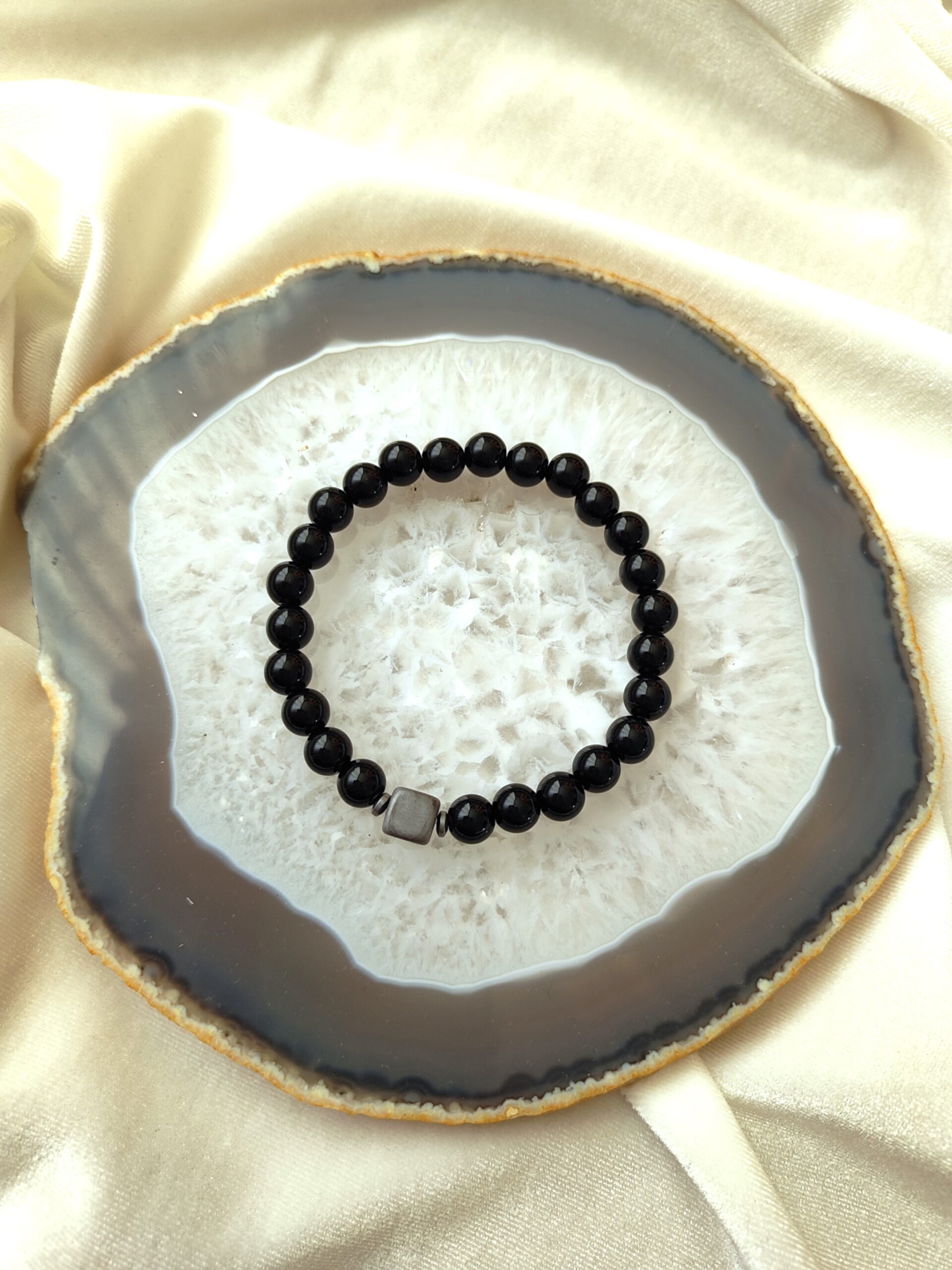 Vyriška rankų darbo apyrankė