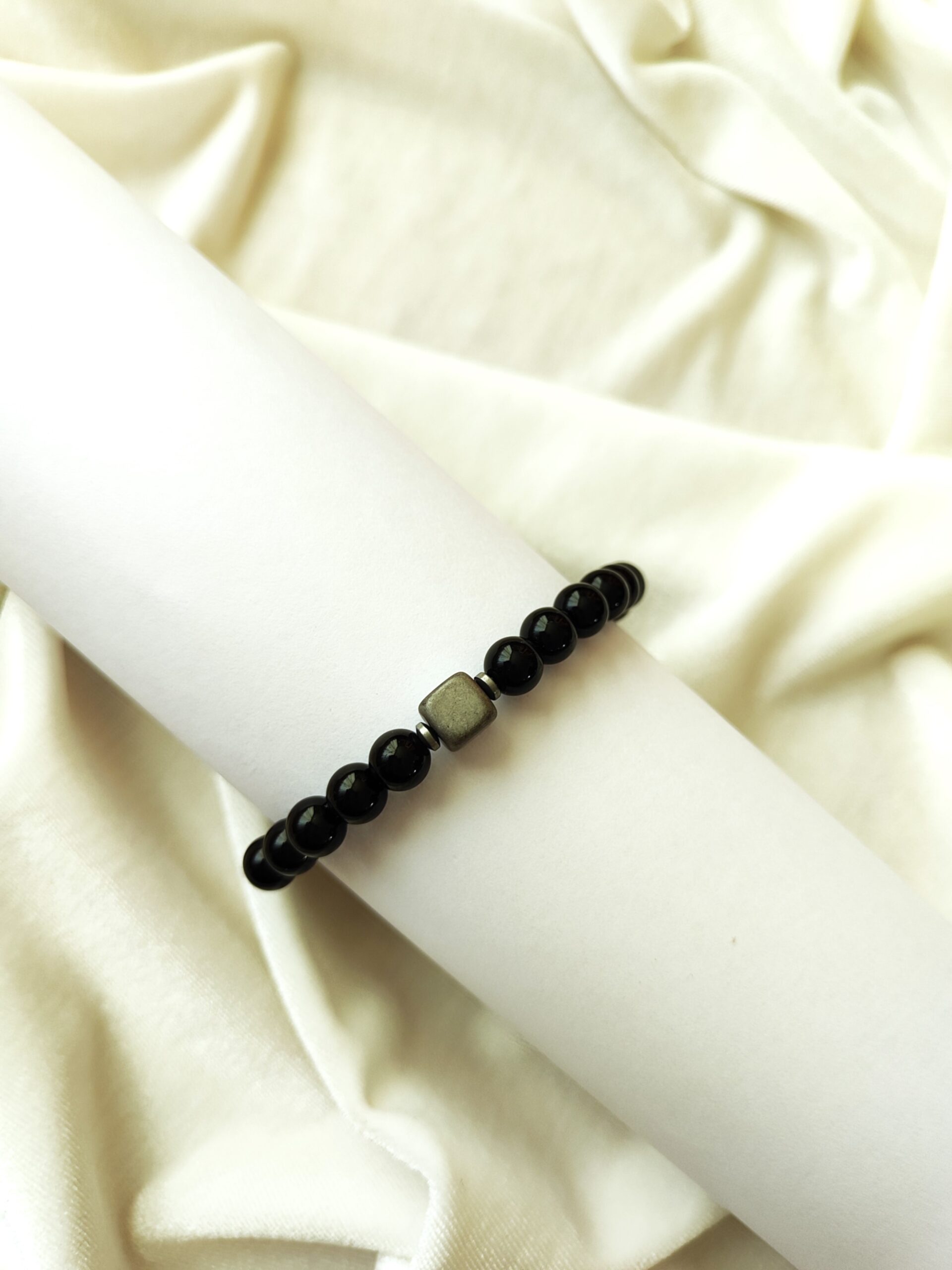 Vyriška rankų darbo apyrankė