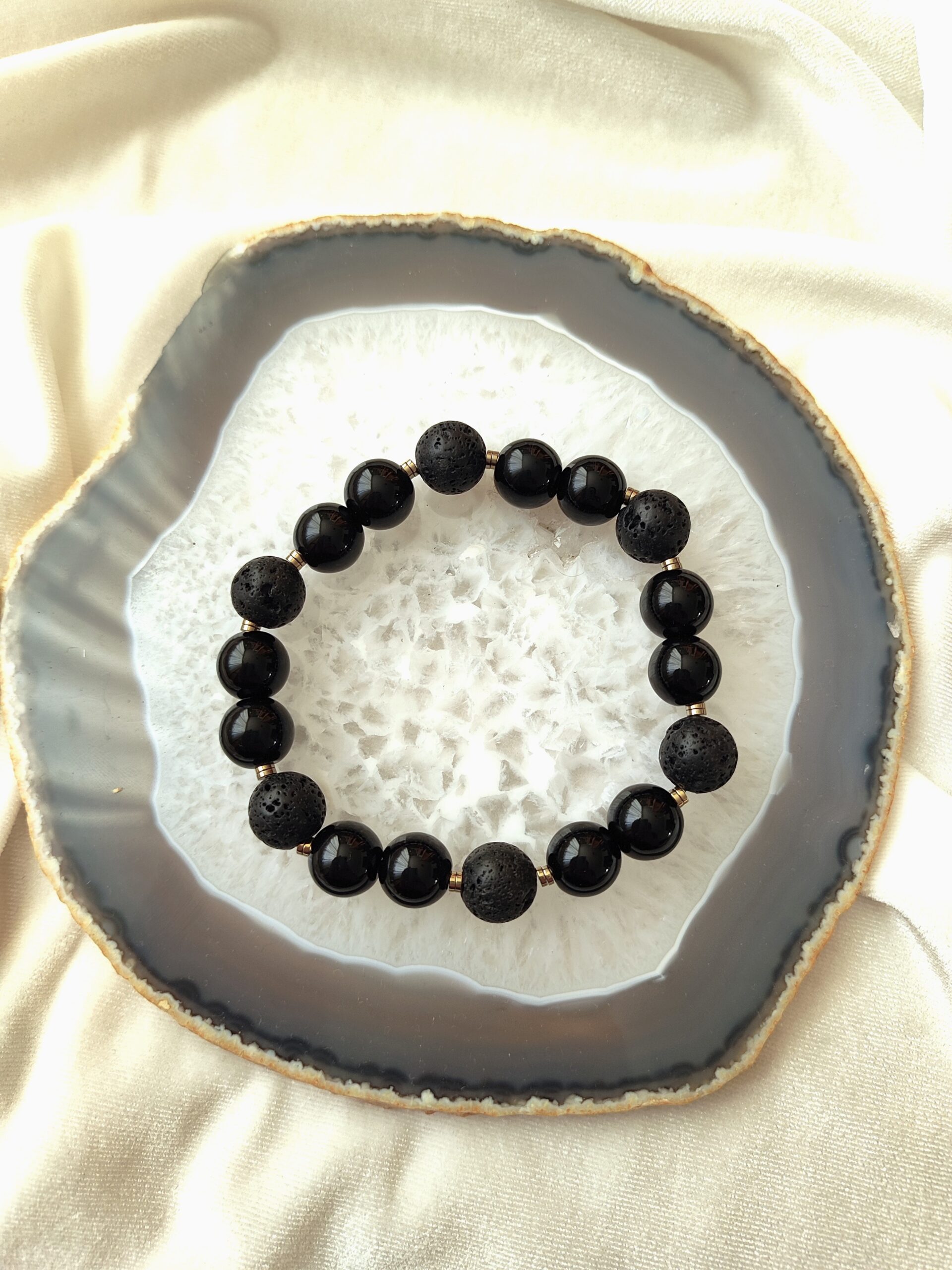 Vyriška rankų darbo apyrankė