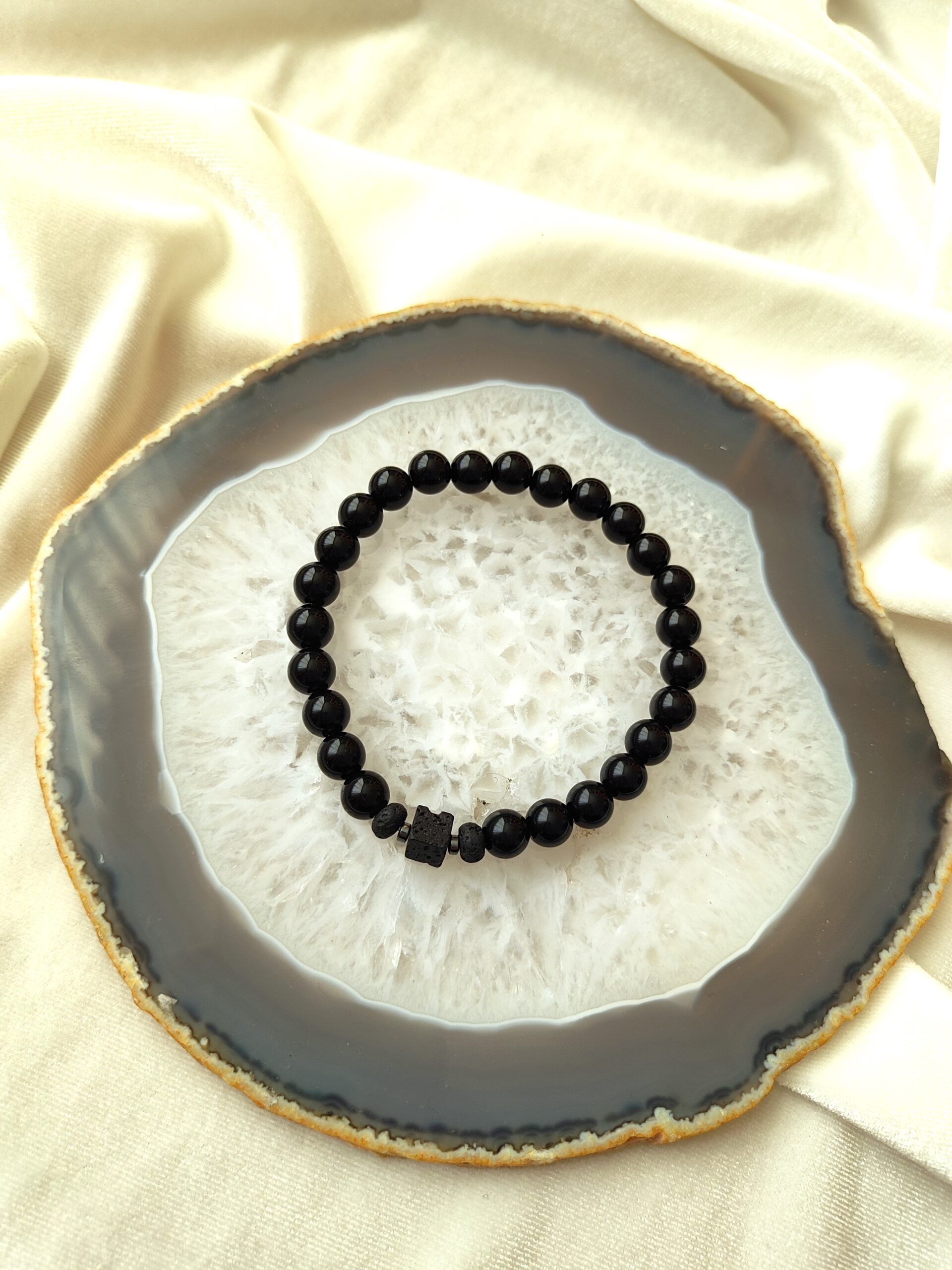 Vyriška onikso ir lavos apyrankė