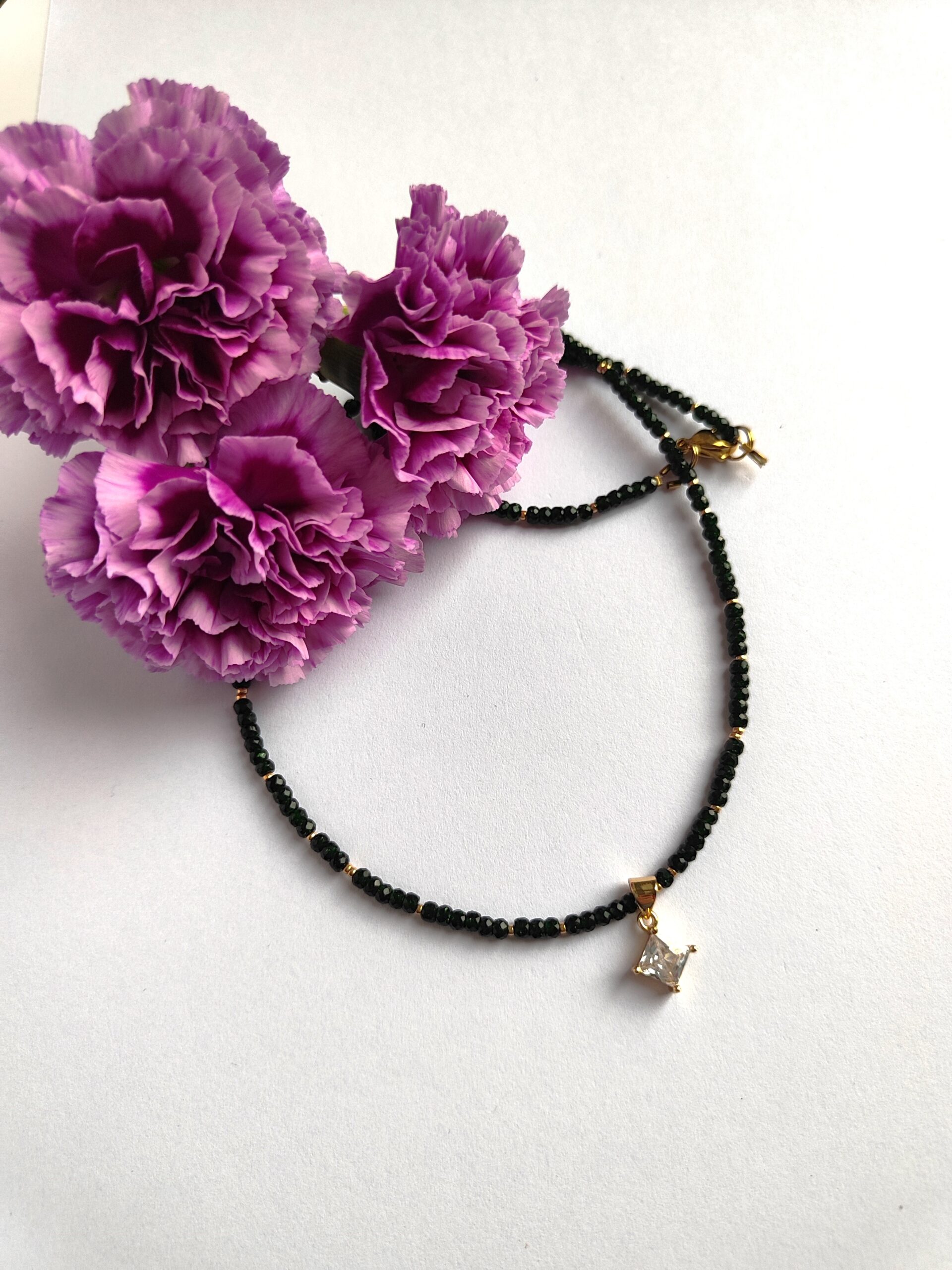 Nilo smaragdo vėrinys su pakabuku