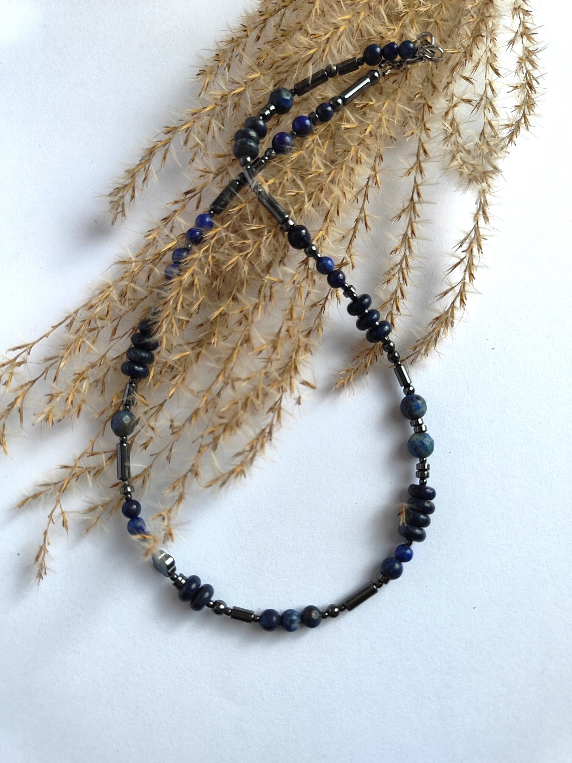 Lazurito ir hematito vėrinys