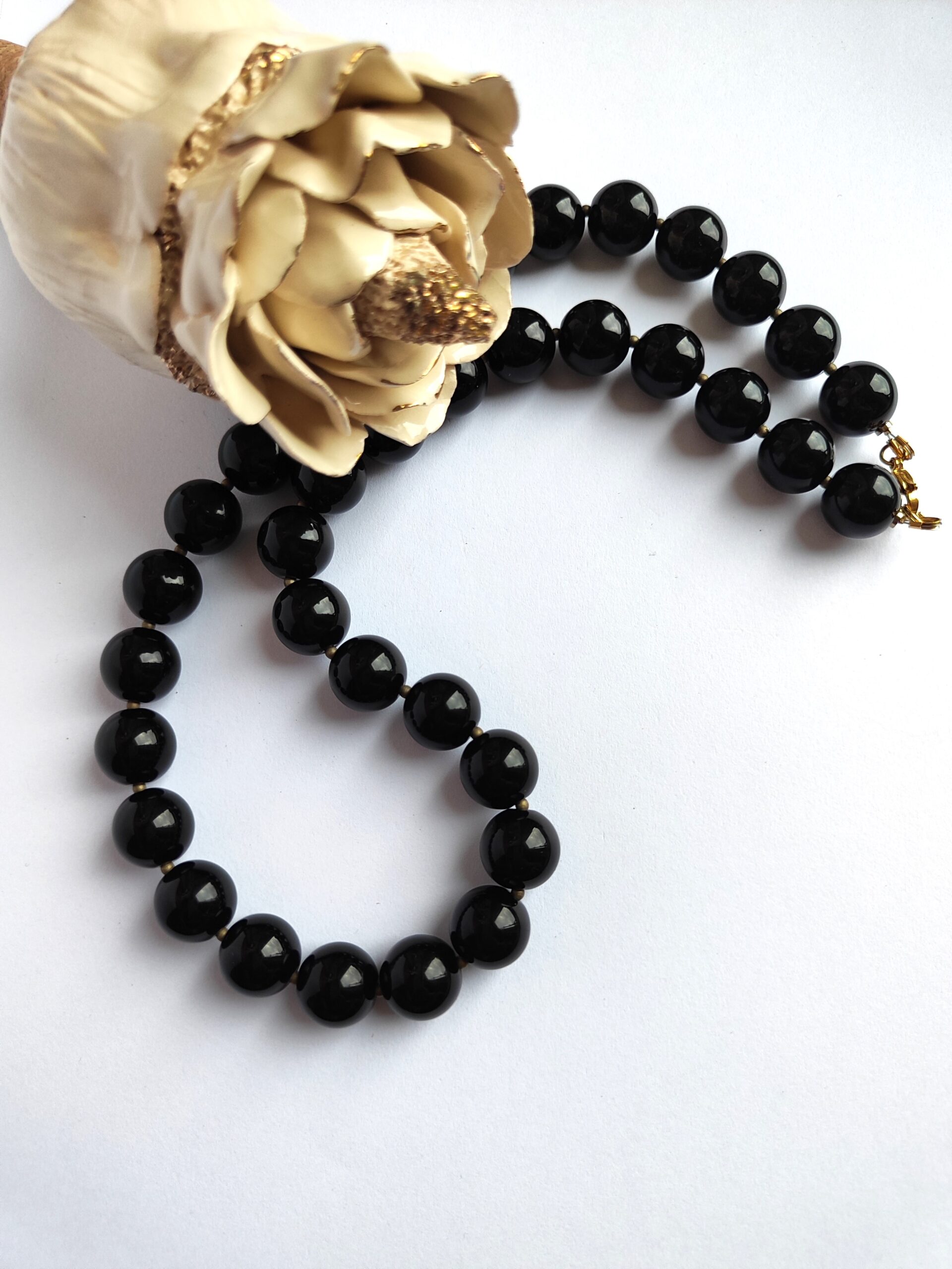 Juodo onikso vėrinys