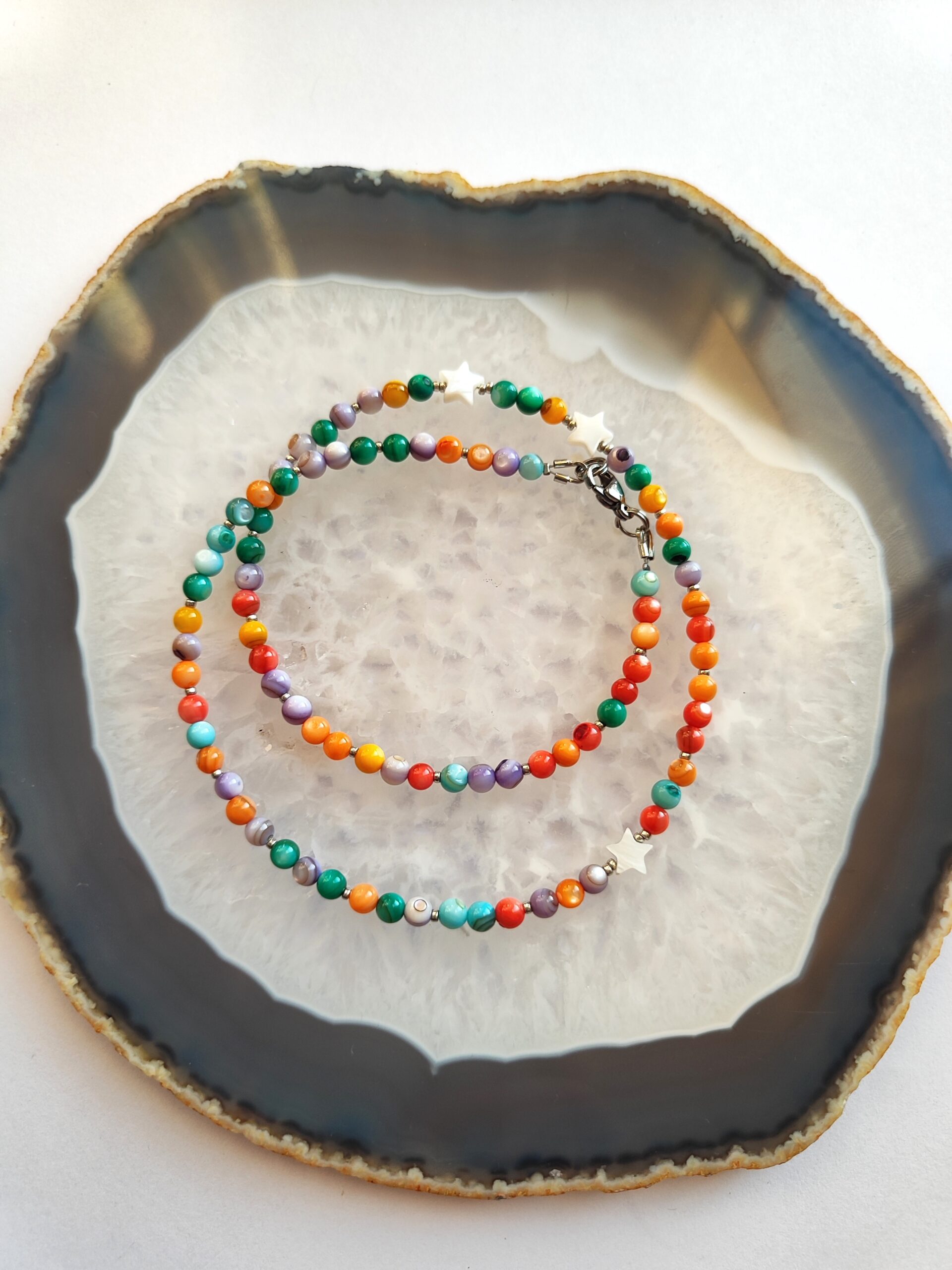 Spalvingas kriauklės vėrinys