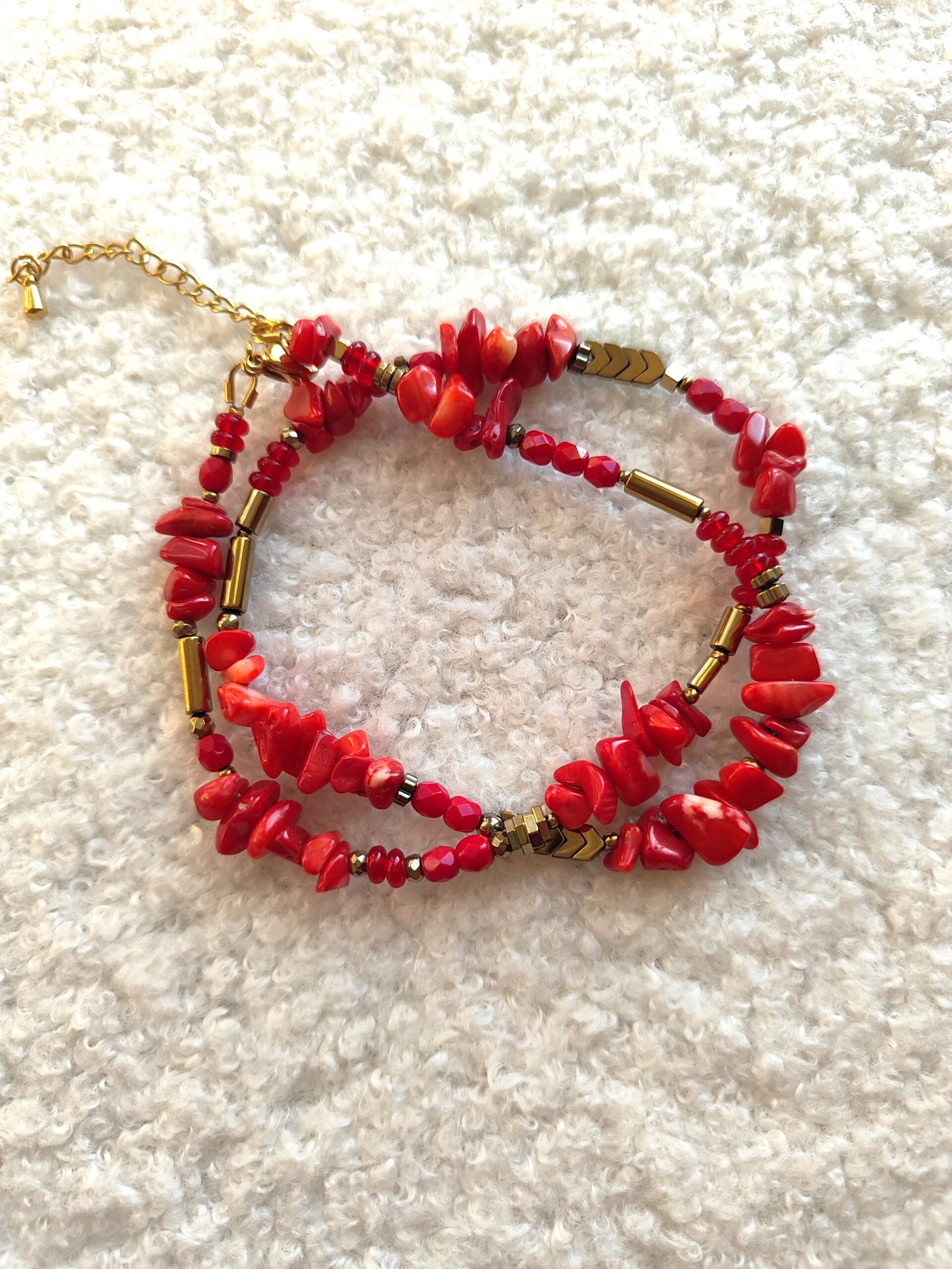 Raudono koralo vėrinys