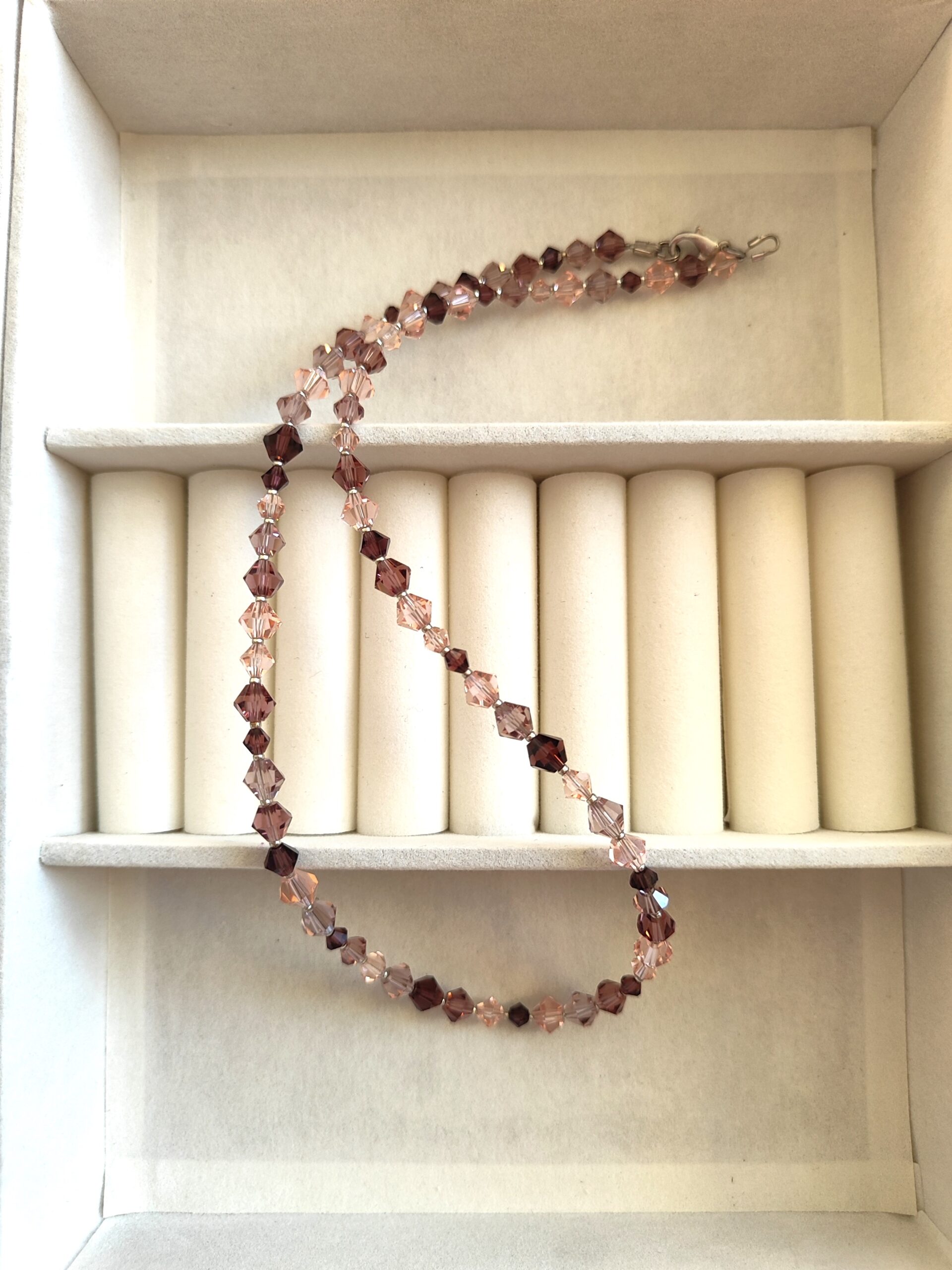 Kristalizuoto stiklo stilingas vėrinys