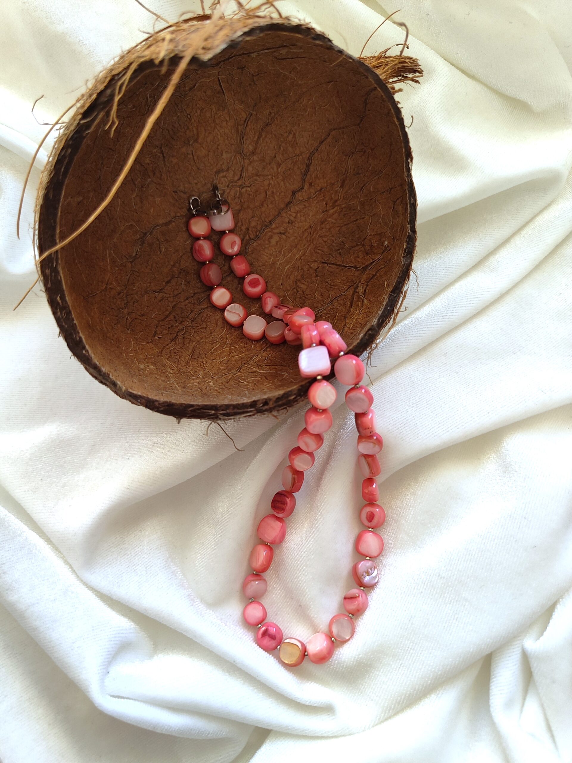 Netaisyklingos formos kriauklės vėrinys