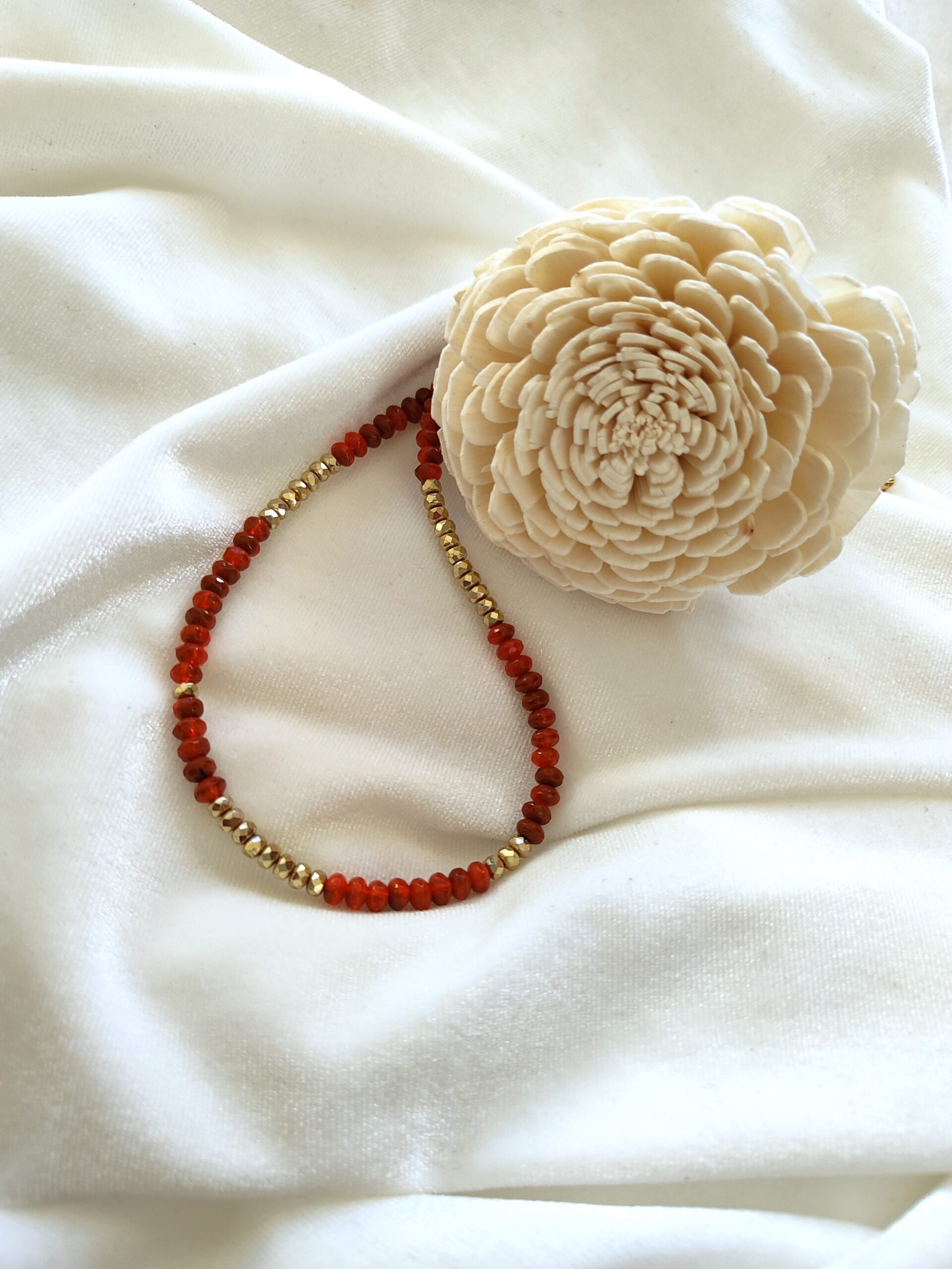 Oranžinės spalvos vėrinukas