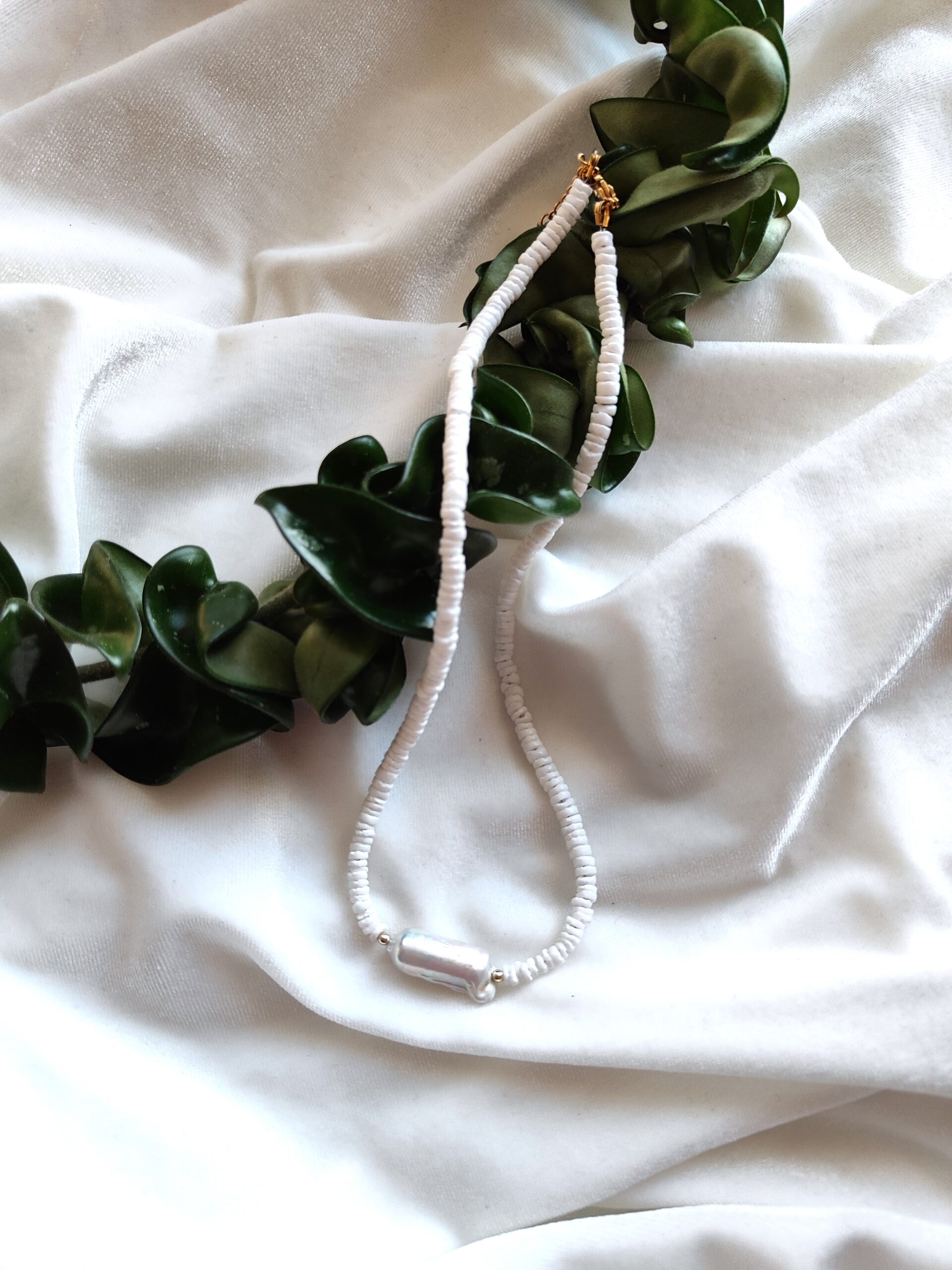 Kriauklės ir baroko perlo vėrinys