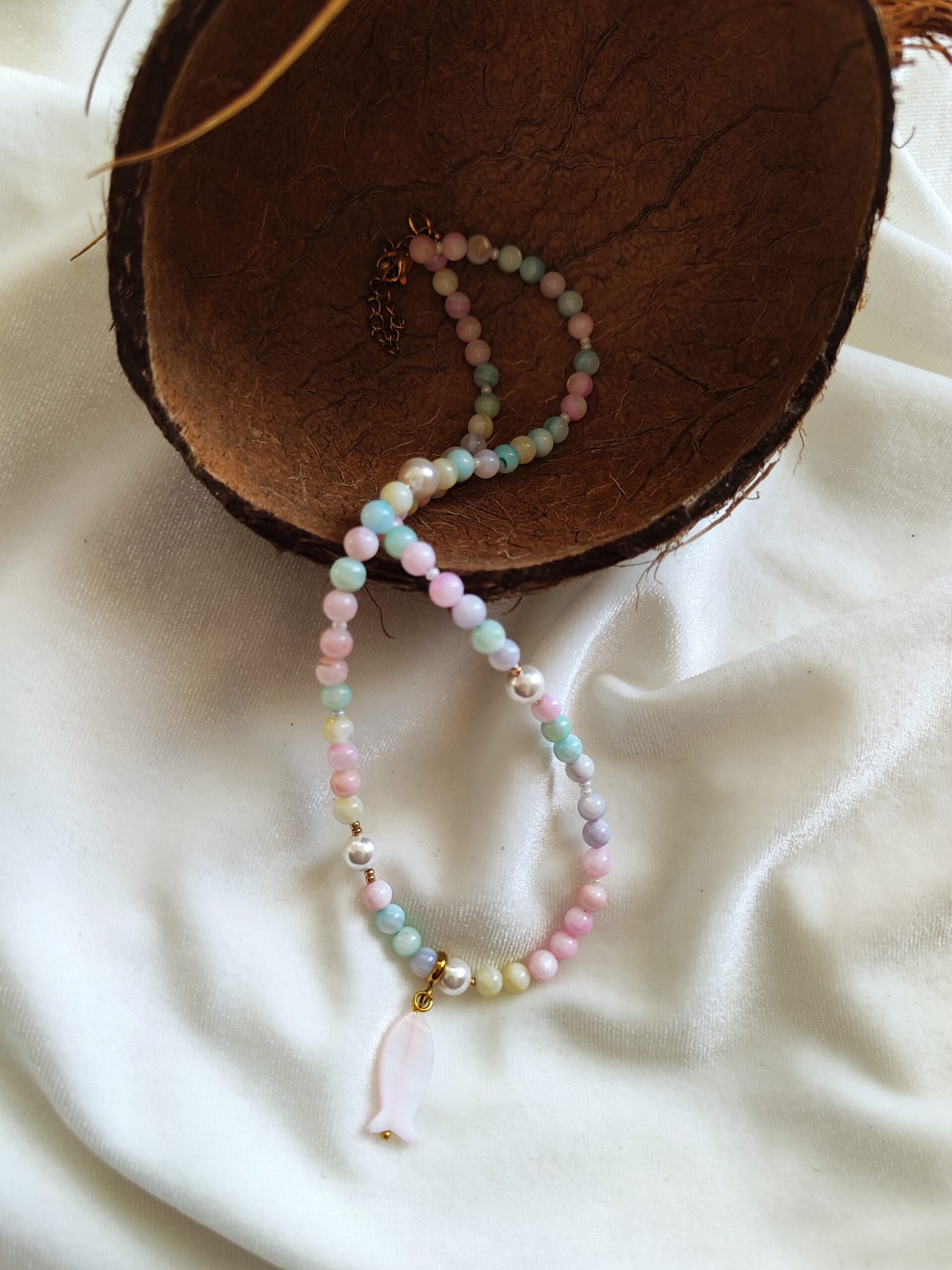 Kriauklių ir perlų vėrinys