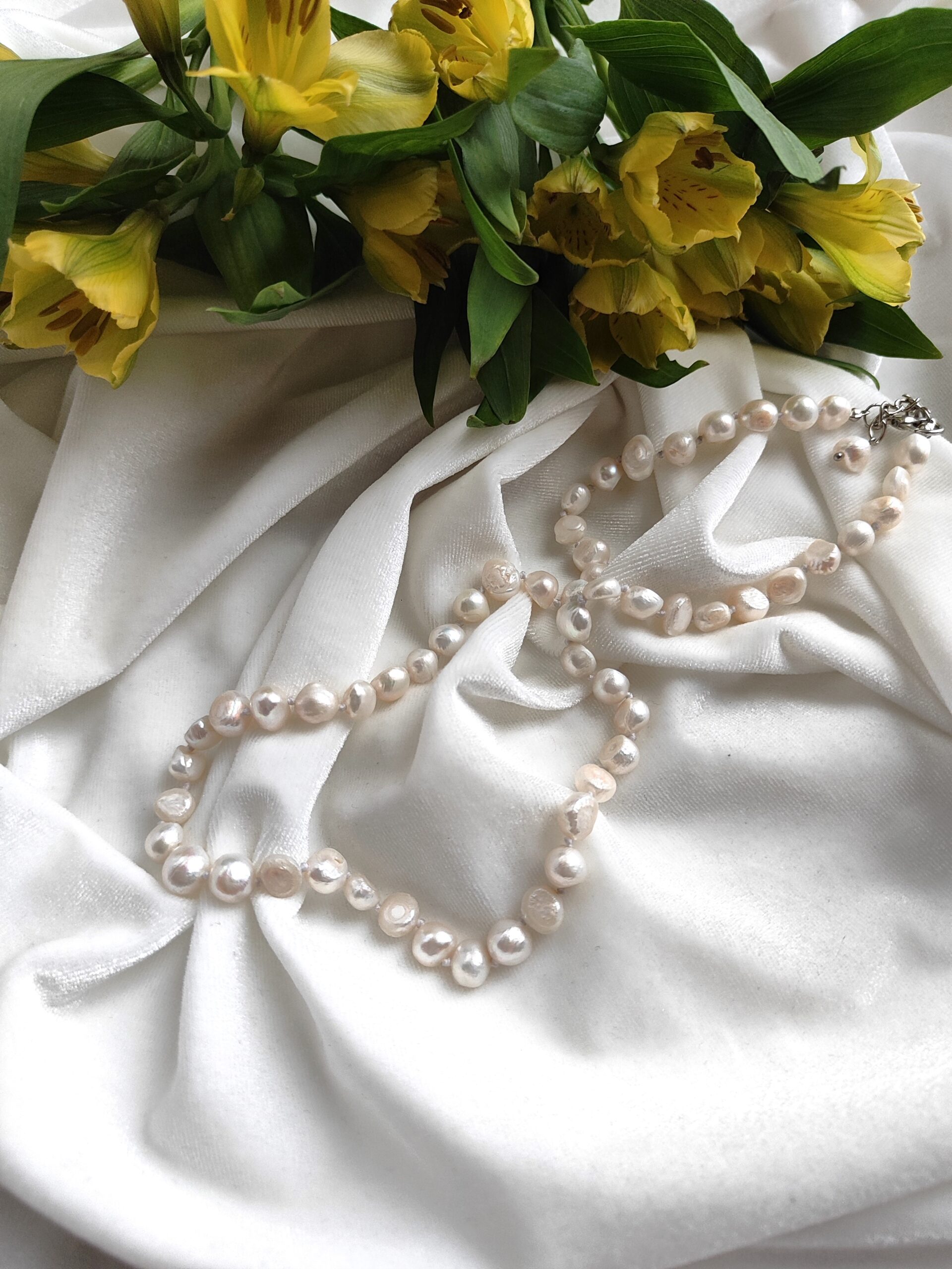 Netaisyklingos formos upinių perlų vėrinys