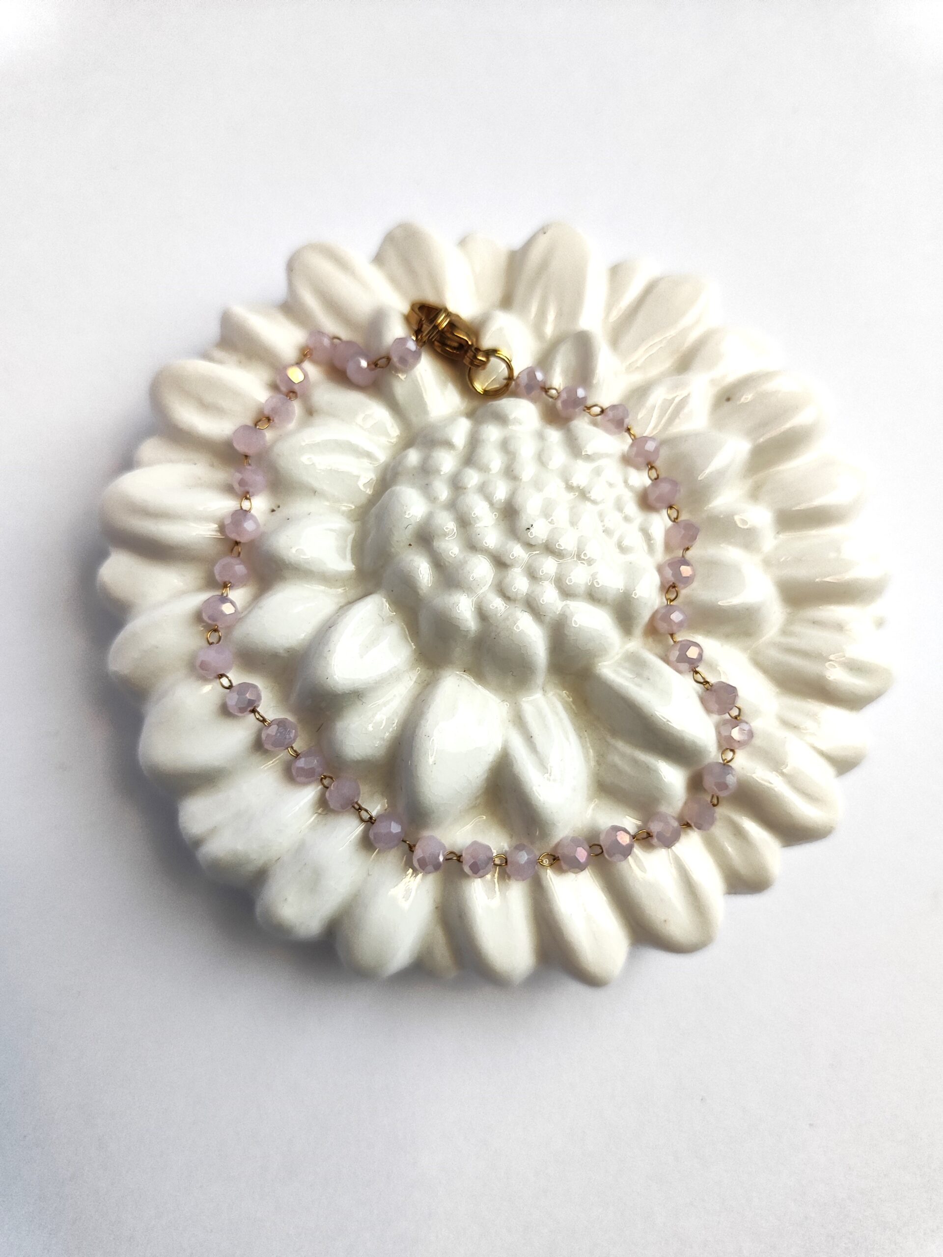 Švelnios rožinės spalvos stiklinių kristalų apyrankė