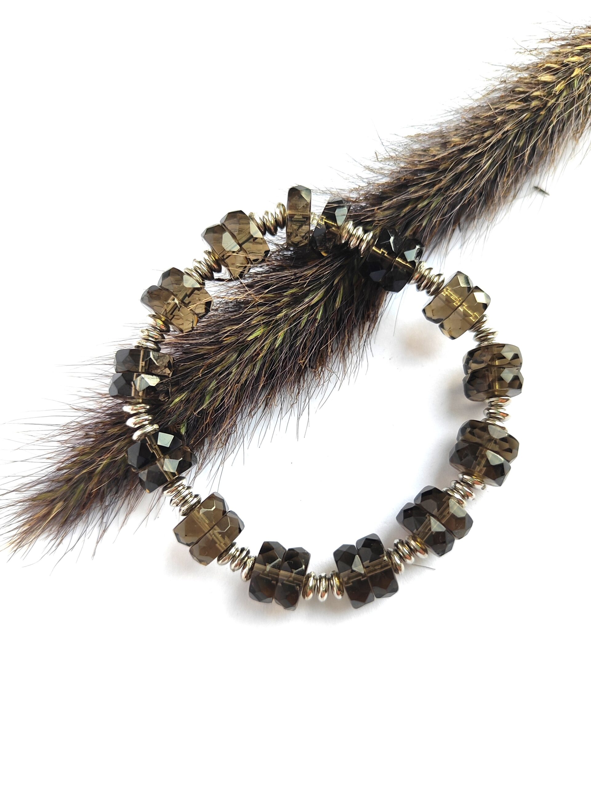 Pilkos spalvos apyrankė