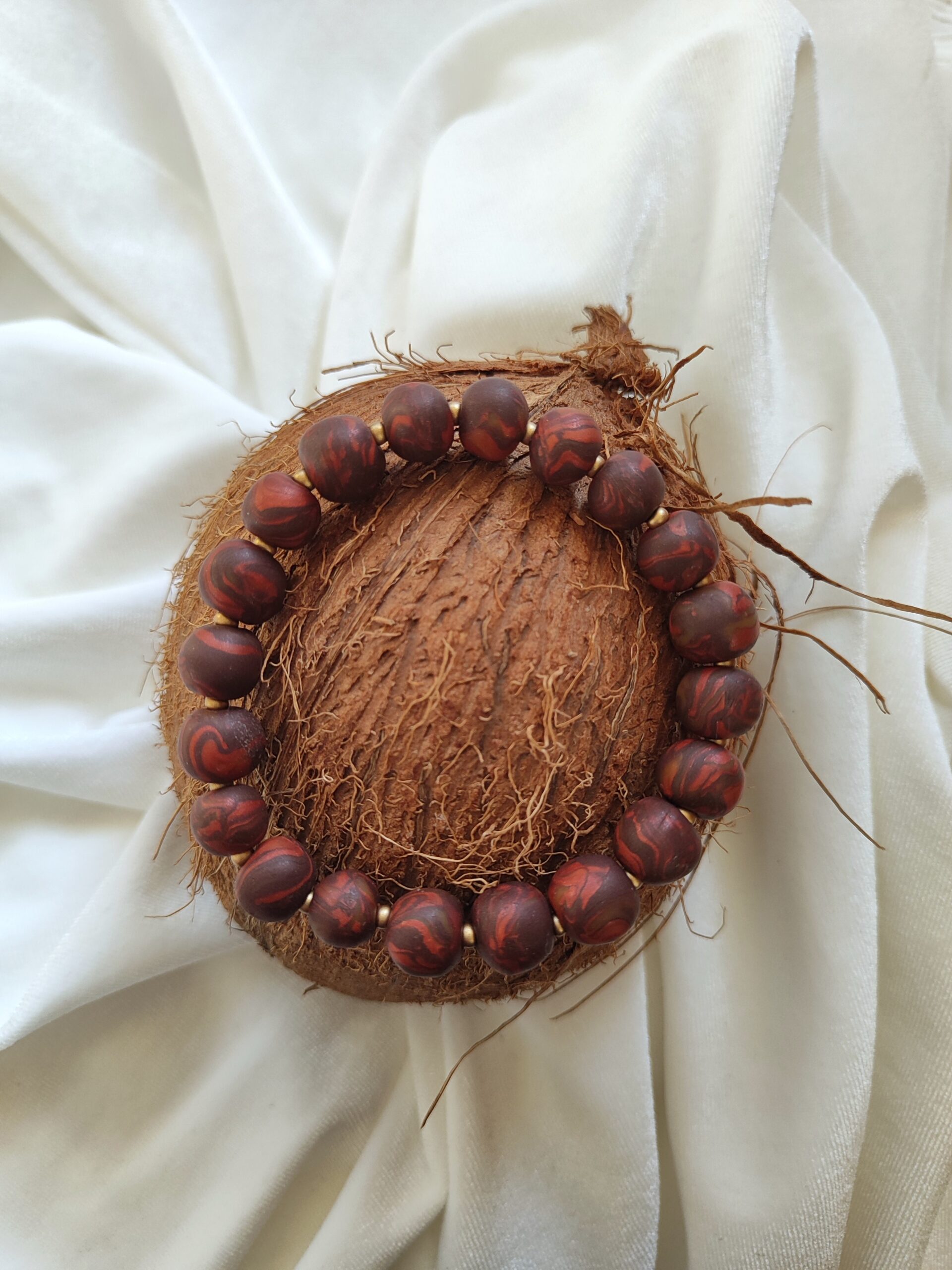 Vienetinė rankų darbo apyrankė