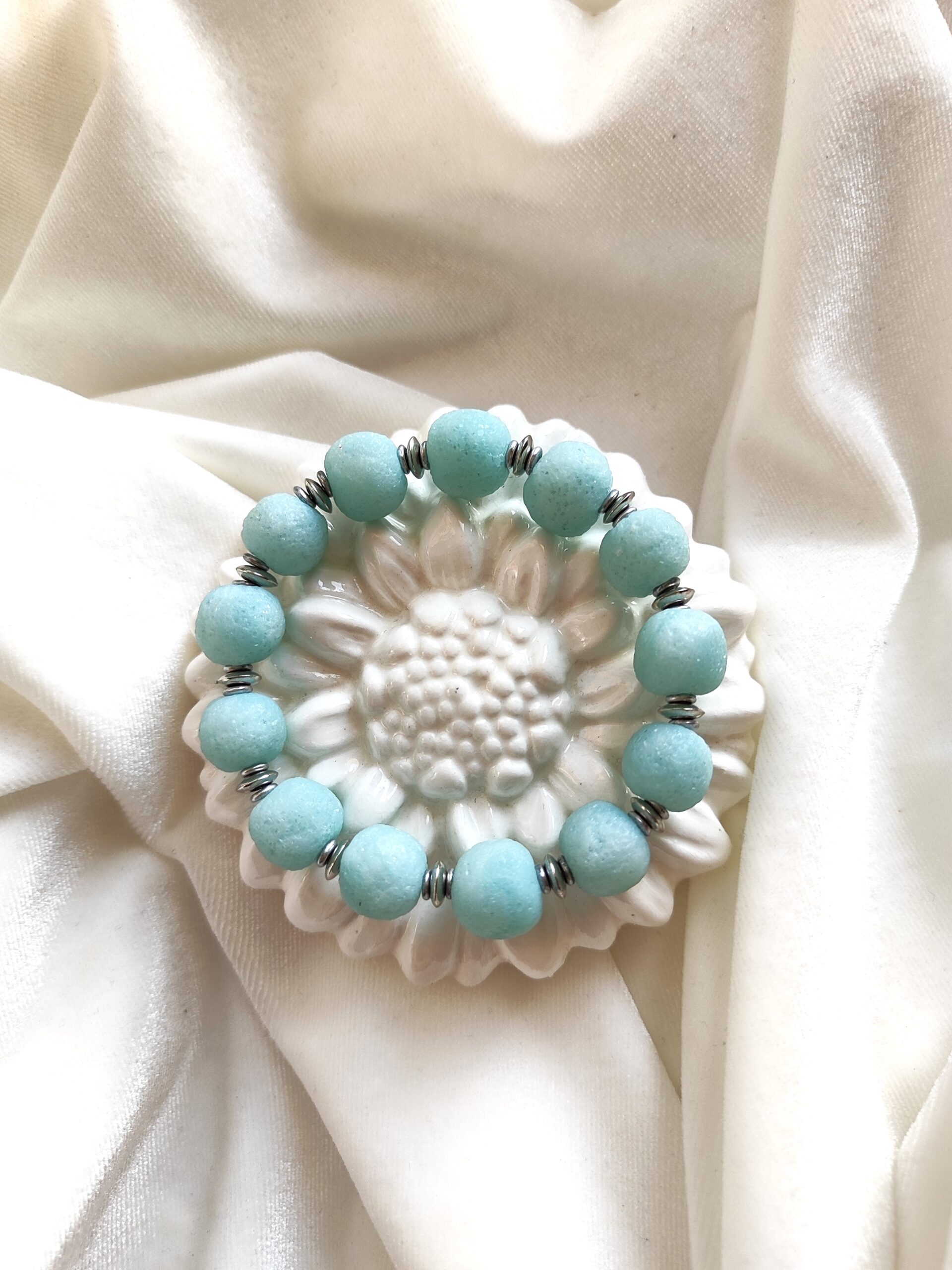 Vienetinė rankų darbo apyrankė