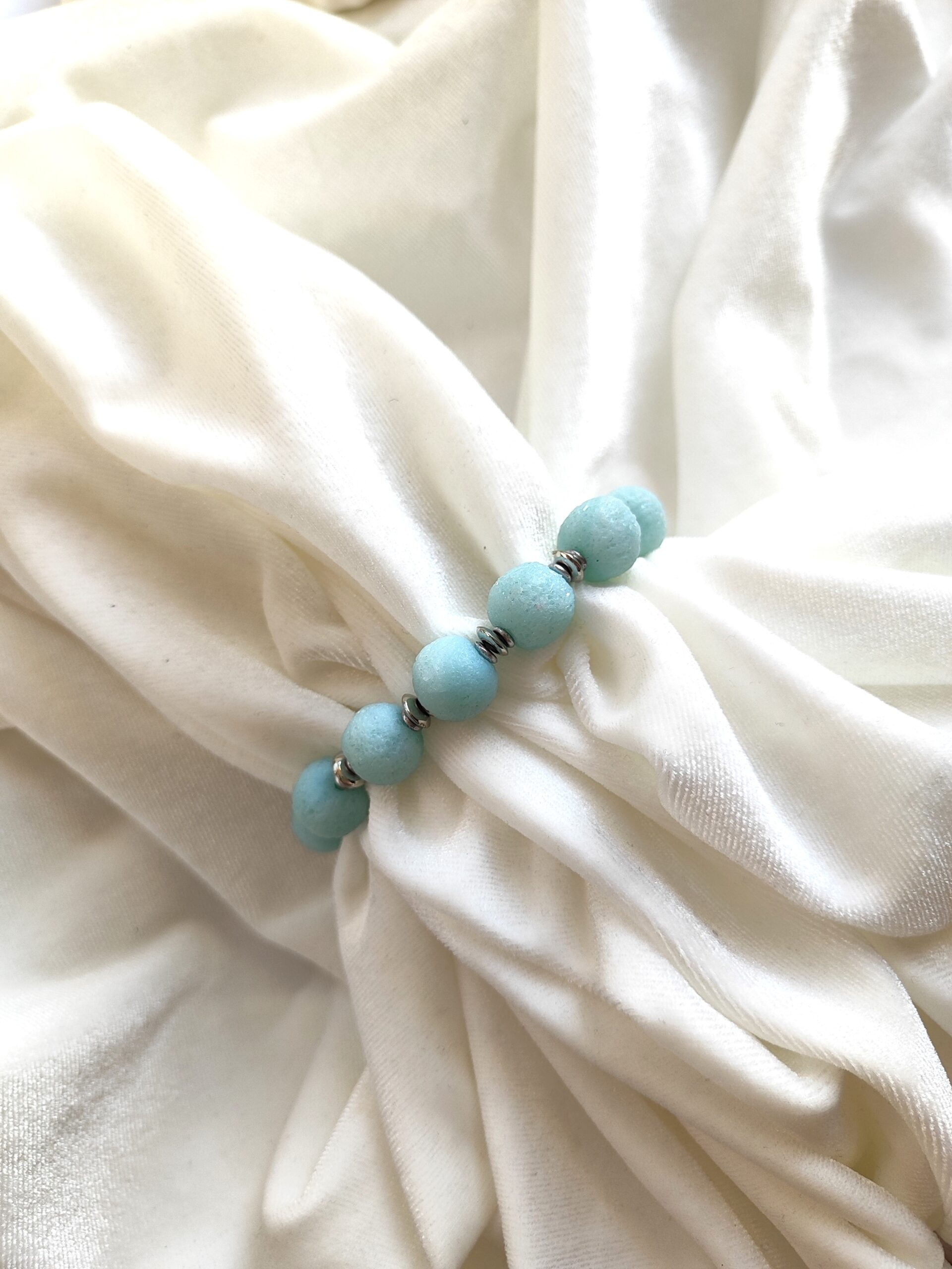 Vienetinė rankų darbo apyrankė