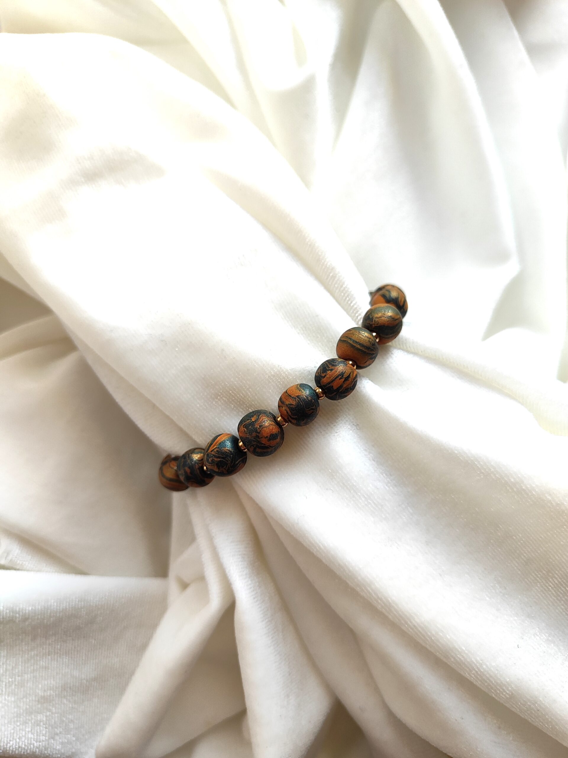 Vienetinė rankų darbo apyrankė