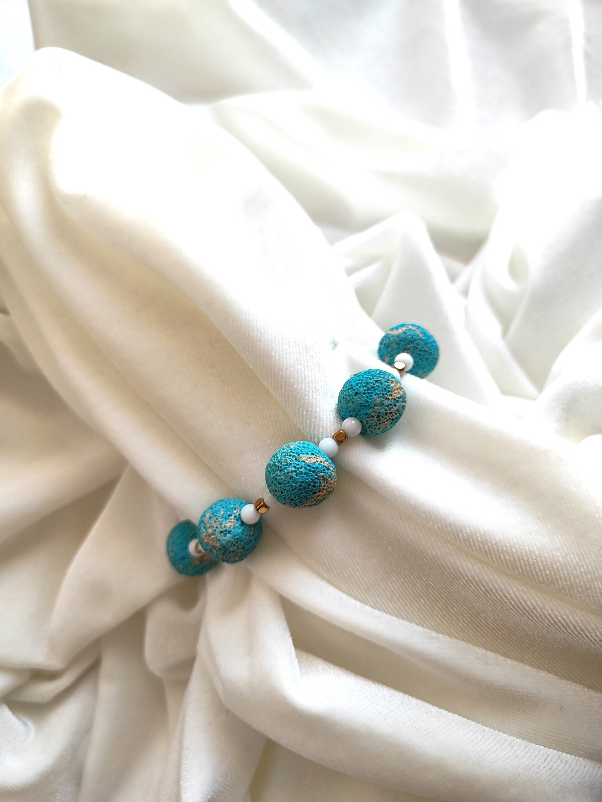 Vienetinė rankų darbo apyrankė