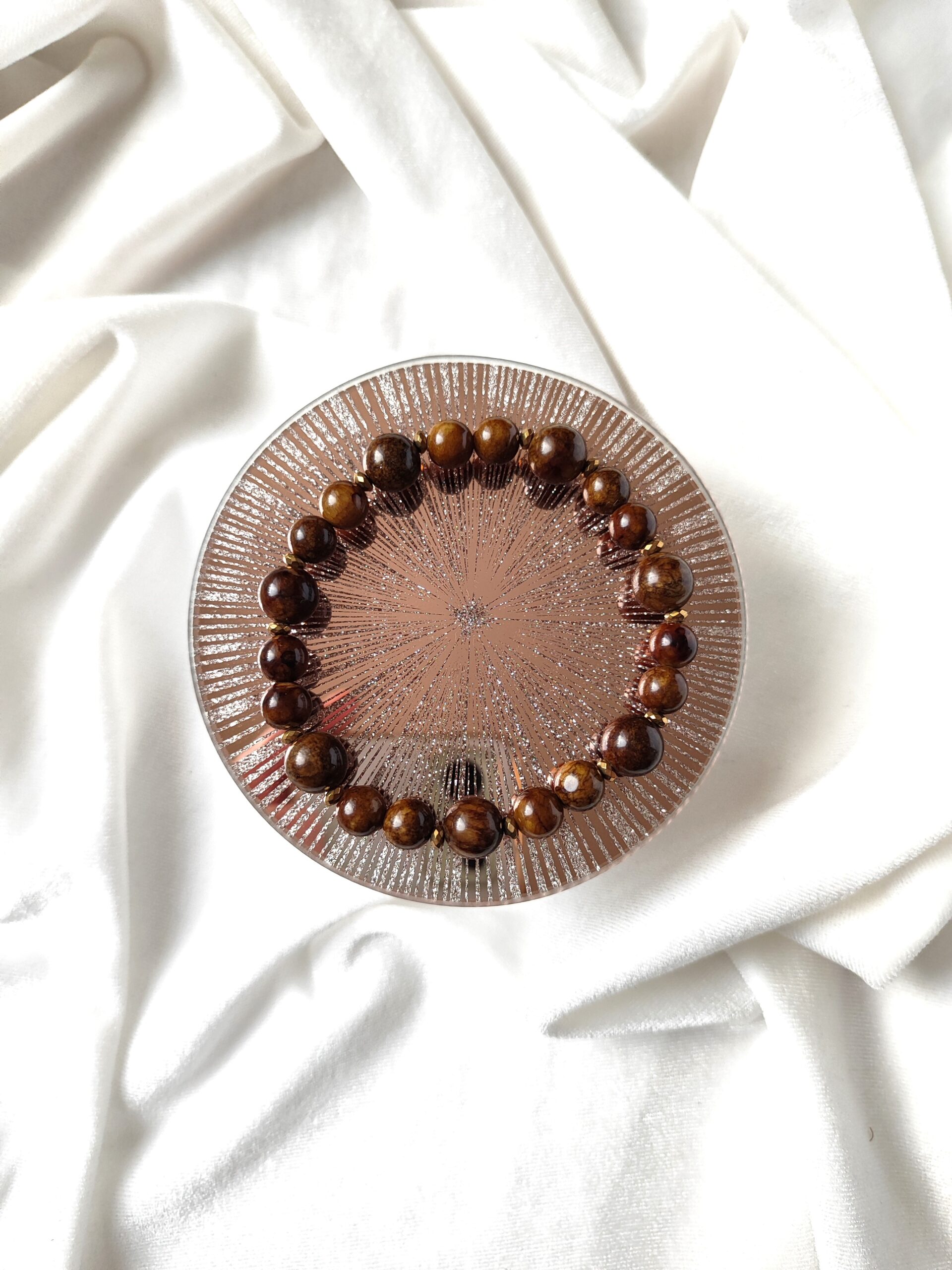 Rudos spalvos žadeito apyrankė