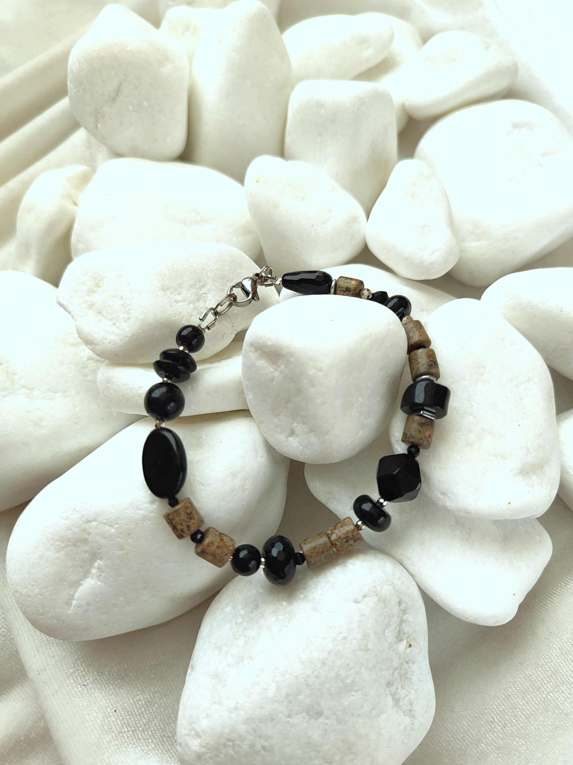 Onikso ir jaspio apyrankė