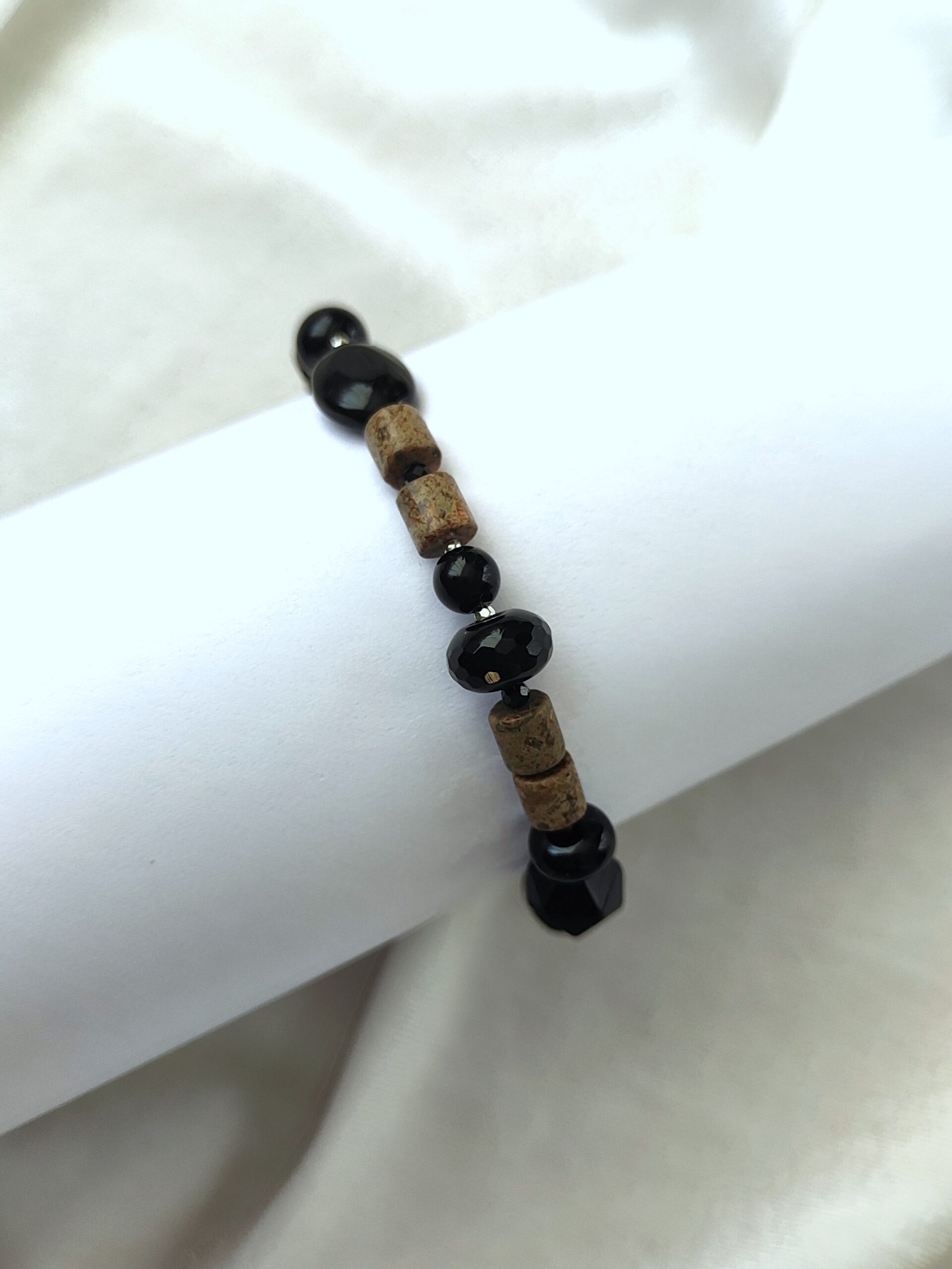 Onikso ir jaspio apyrankė