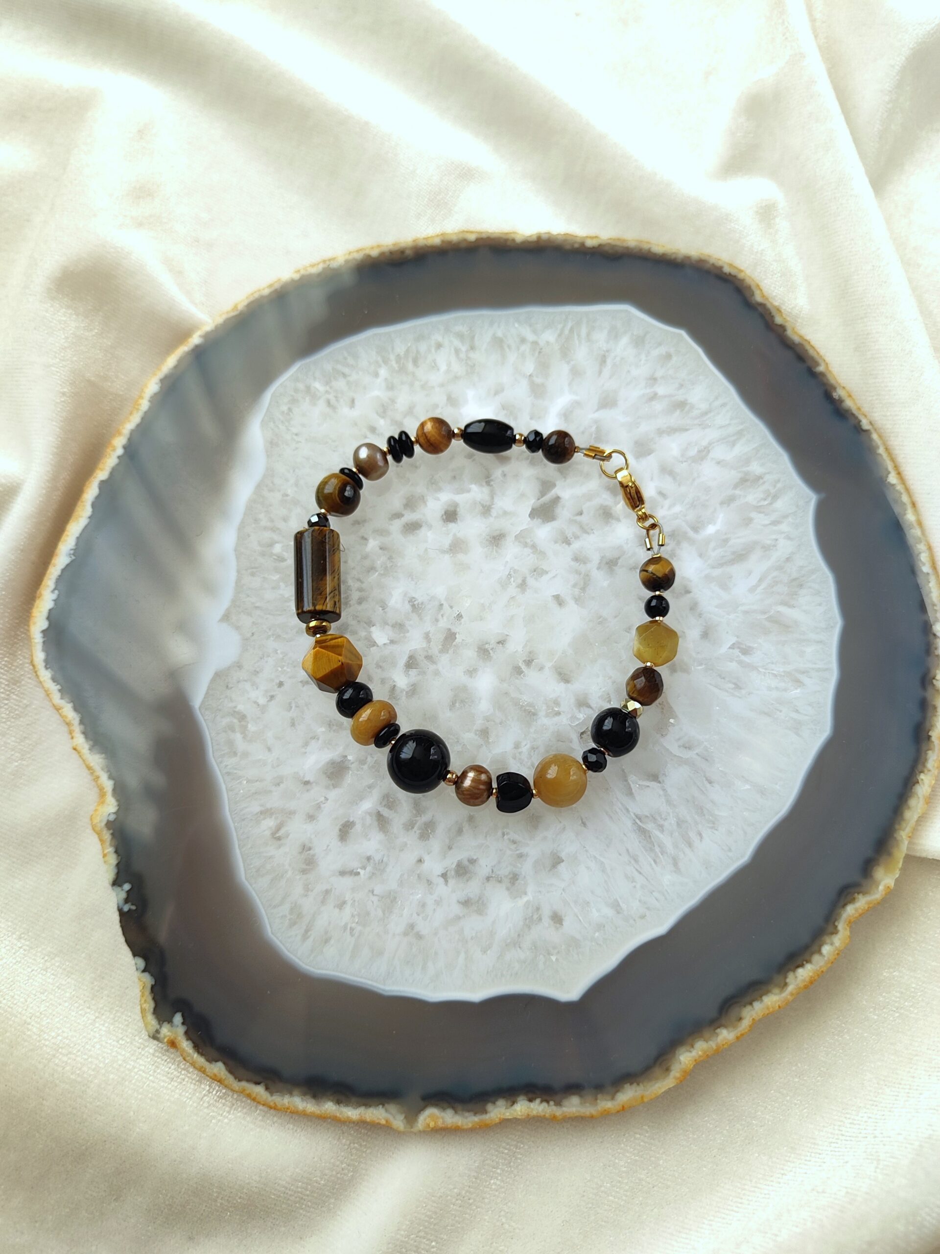 Rusvų atspalvių apyrankė