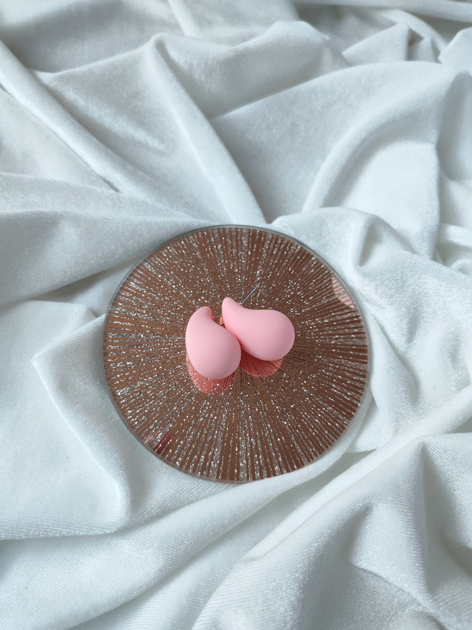 Šviesiai rožinės spalvos auskarai