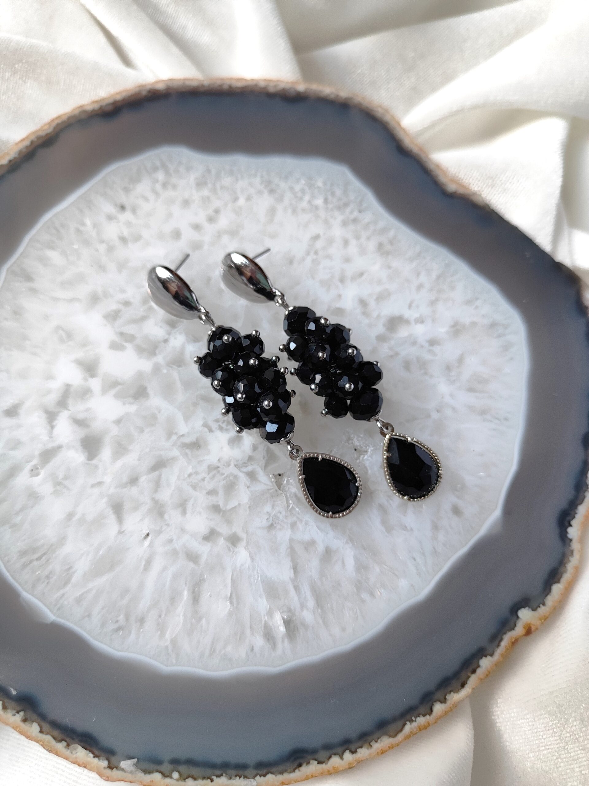 Puošnūs rankų darbo auskarai