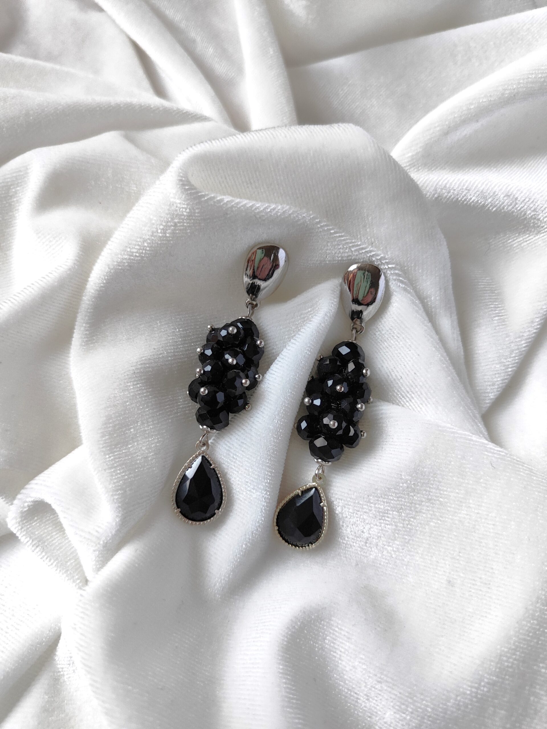 Puošnūs rankų darbo auskarai