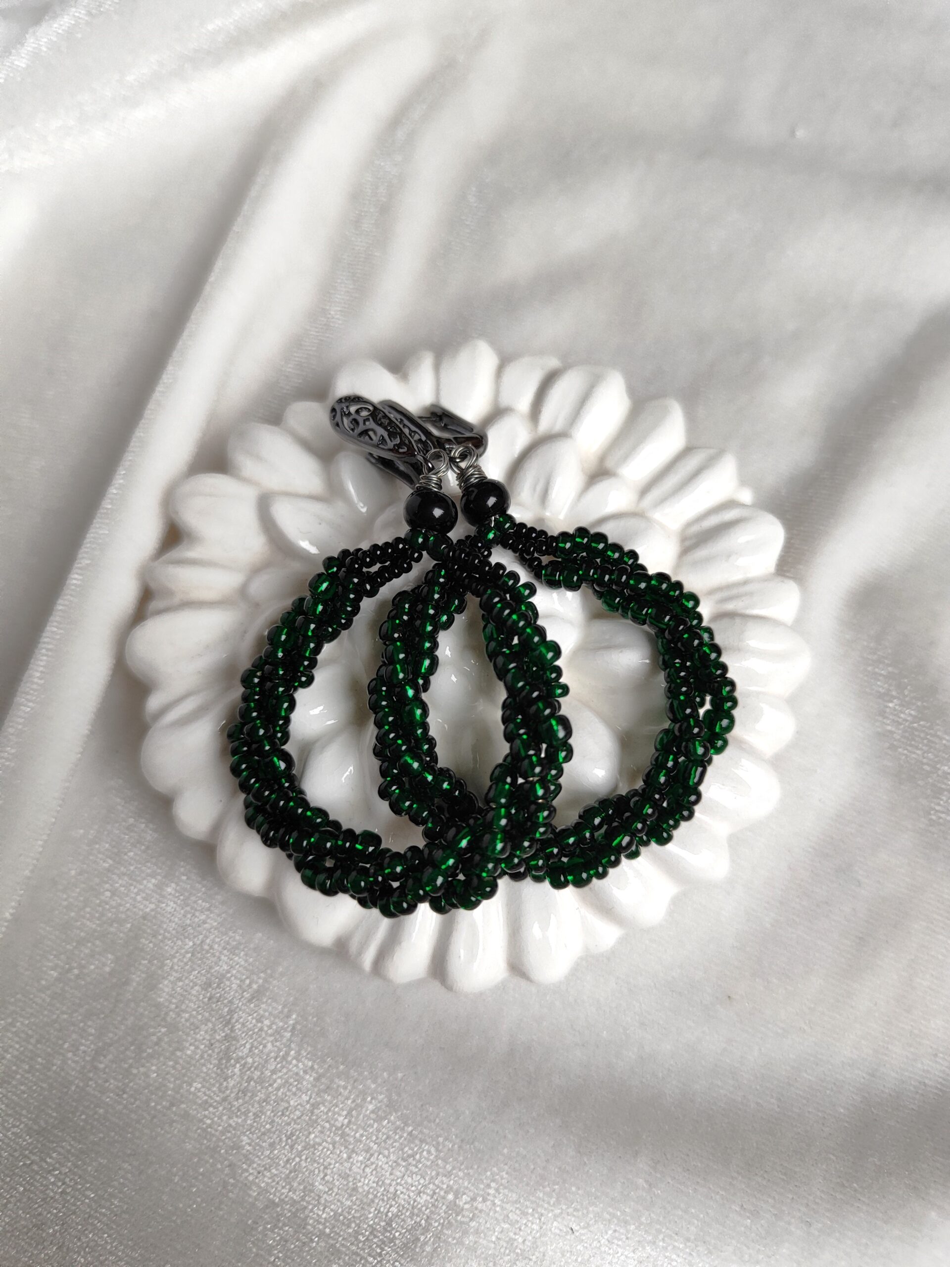 Sodrios žalios spalvos auskarai