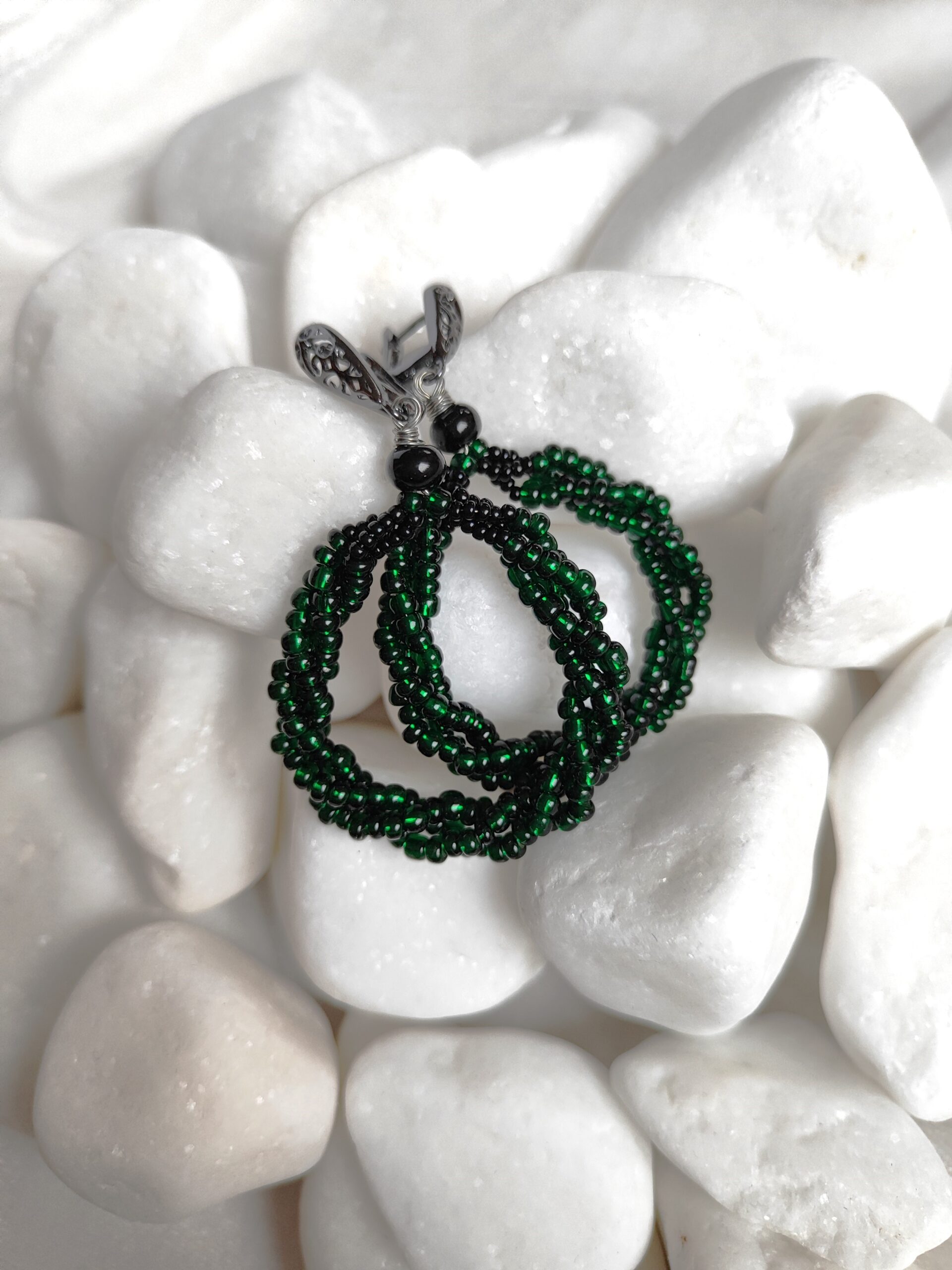 Sodrios žalios spalvos auskarai