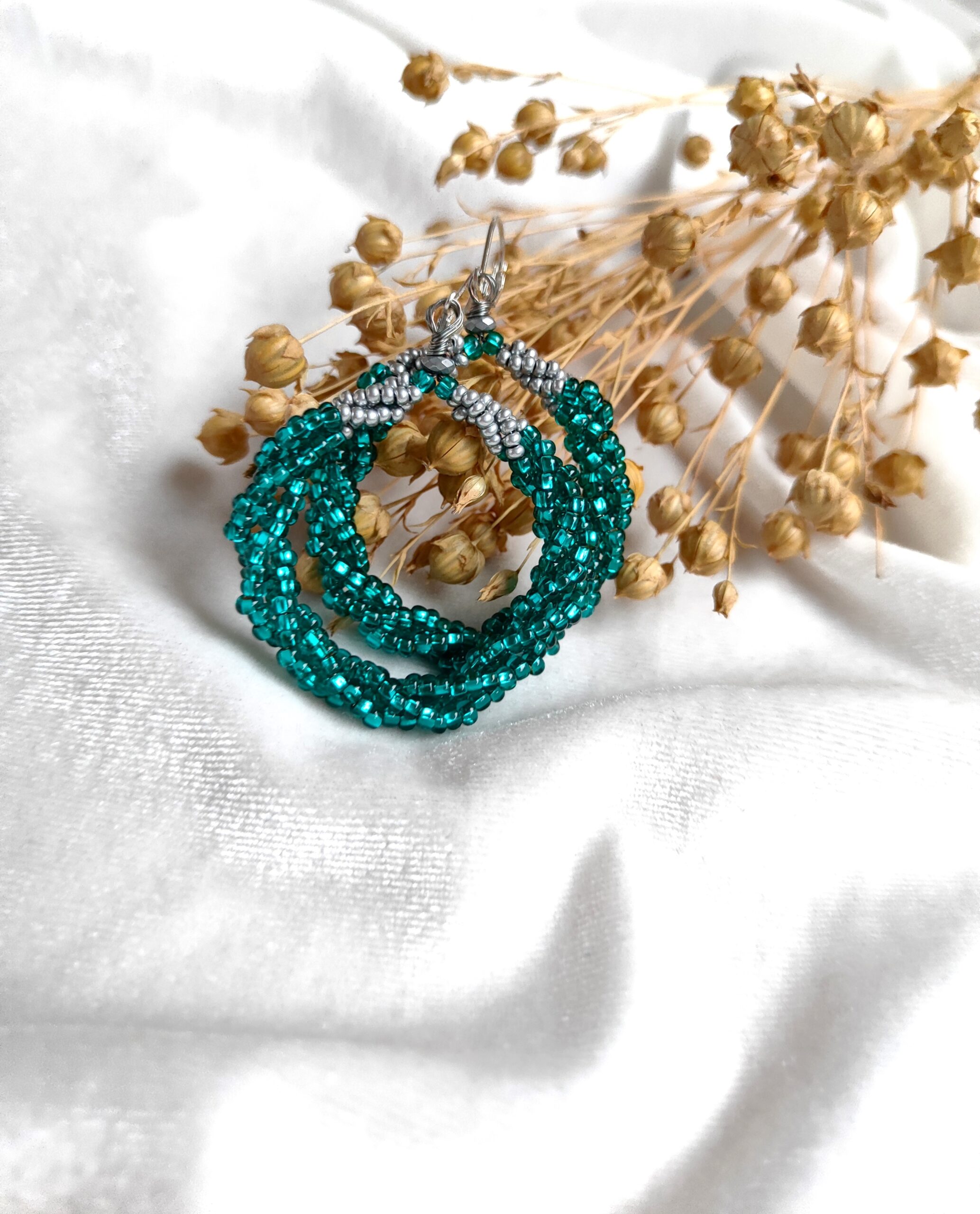 Rankų darbo stiklo auskarai