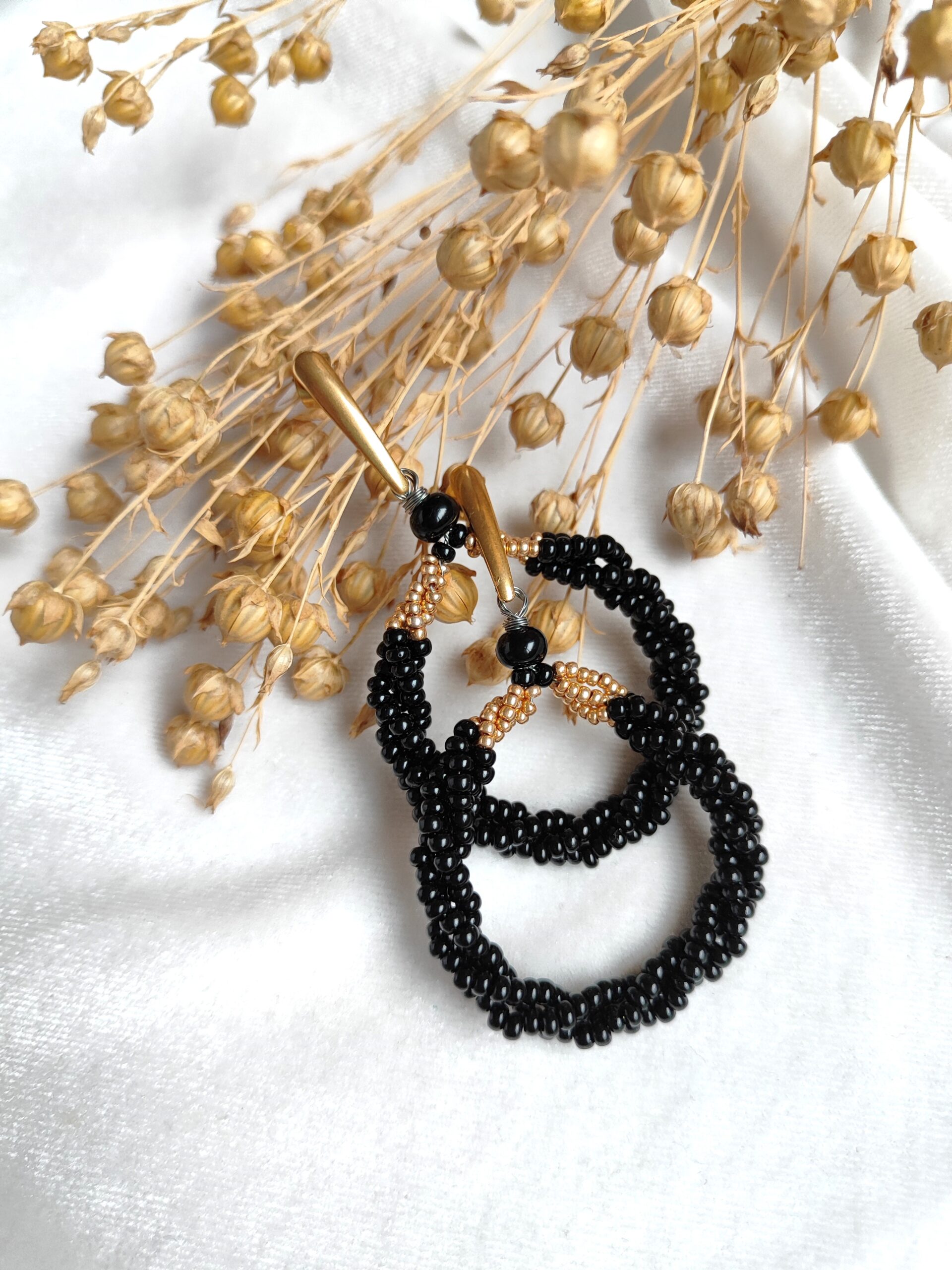 Rankų darbo auskarai