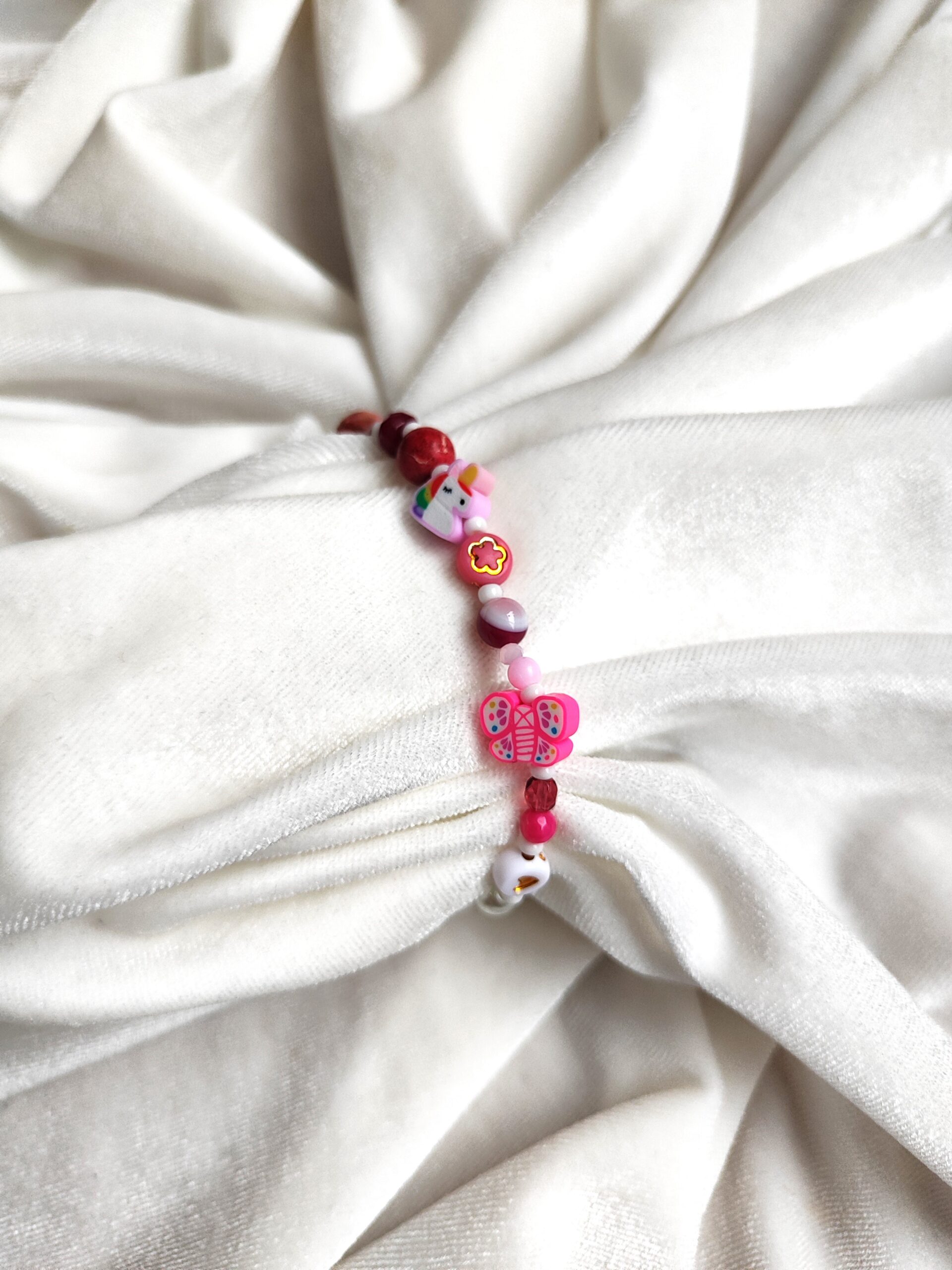 Spalvota vaikiška apyrankė