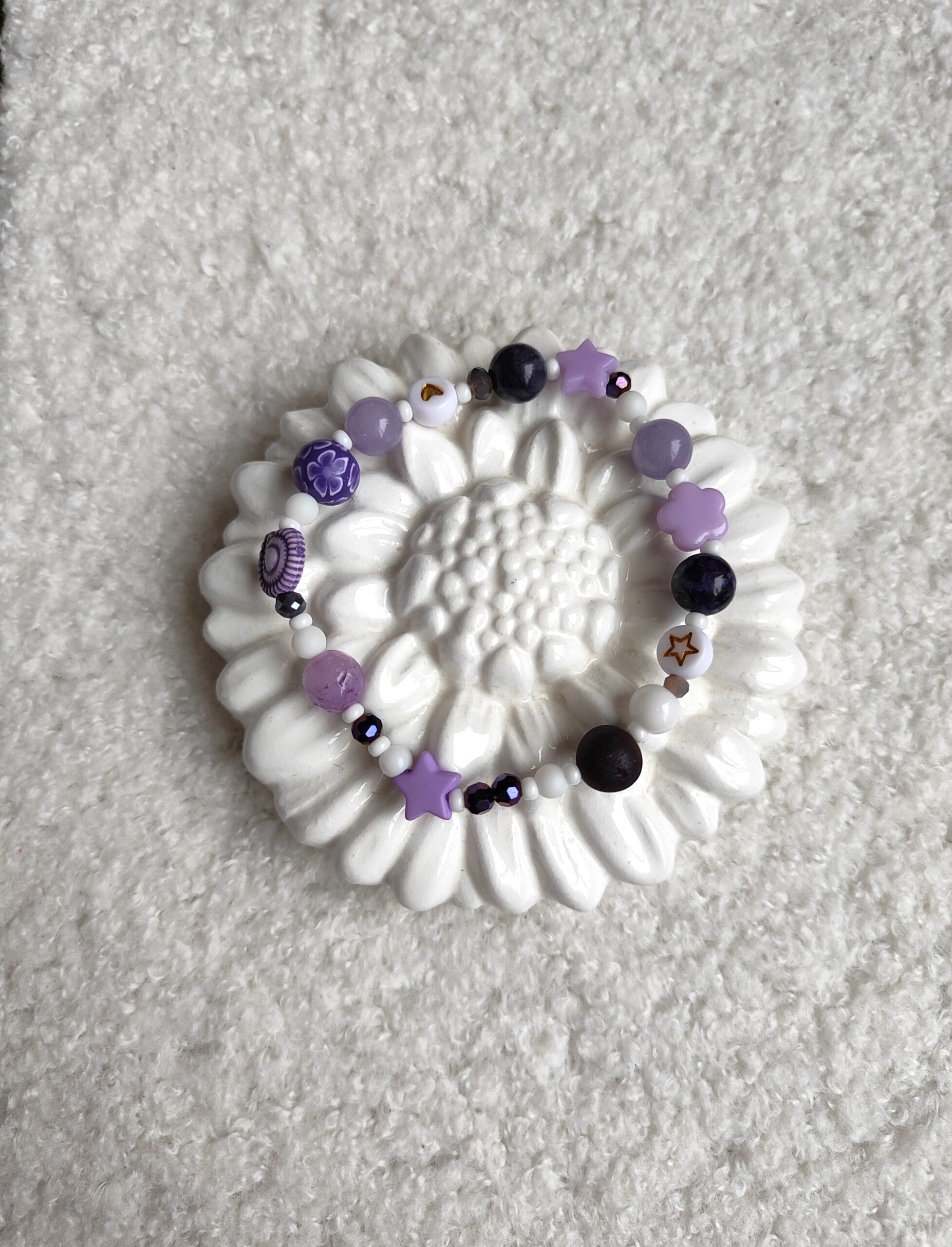 Violetinė ir žaisminga apyrankė