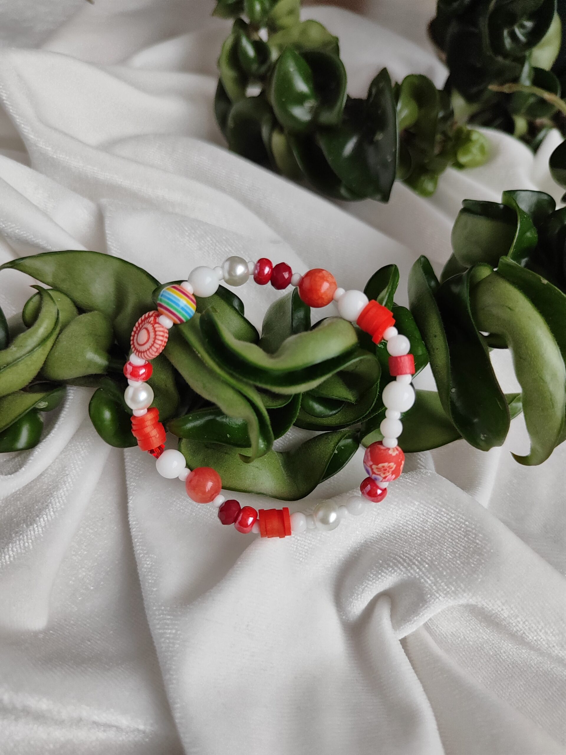 Vaikiška raudona-balta apyrankė