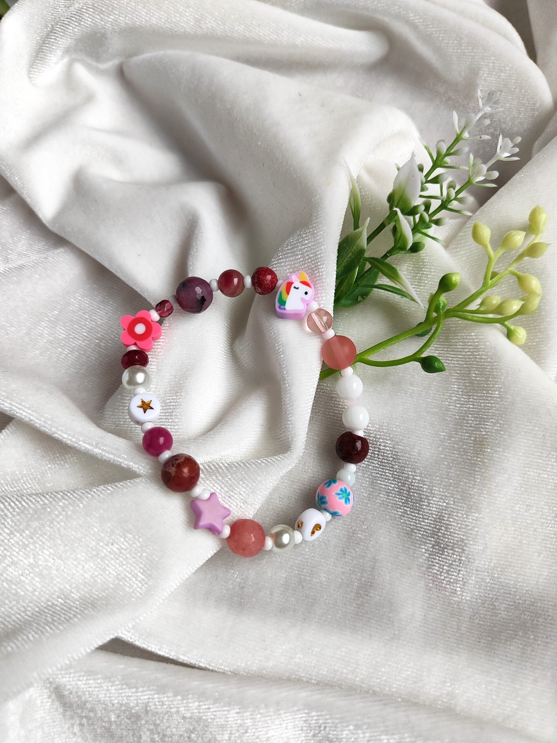 Žaisminga vaikiška apyrankė