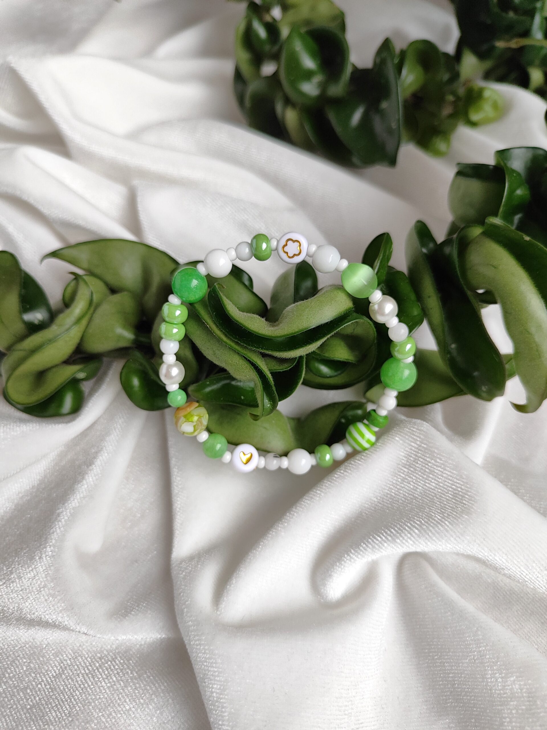 Salotinės spalvos vaikiška apyrankė