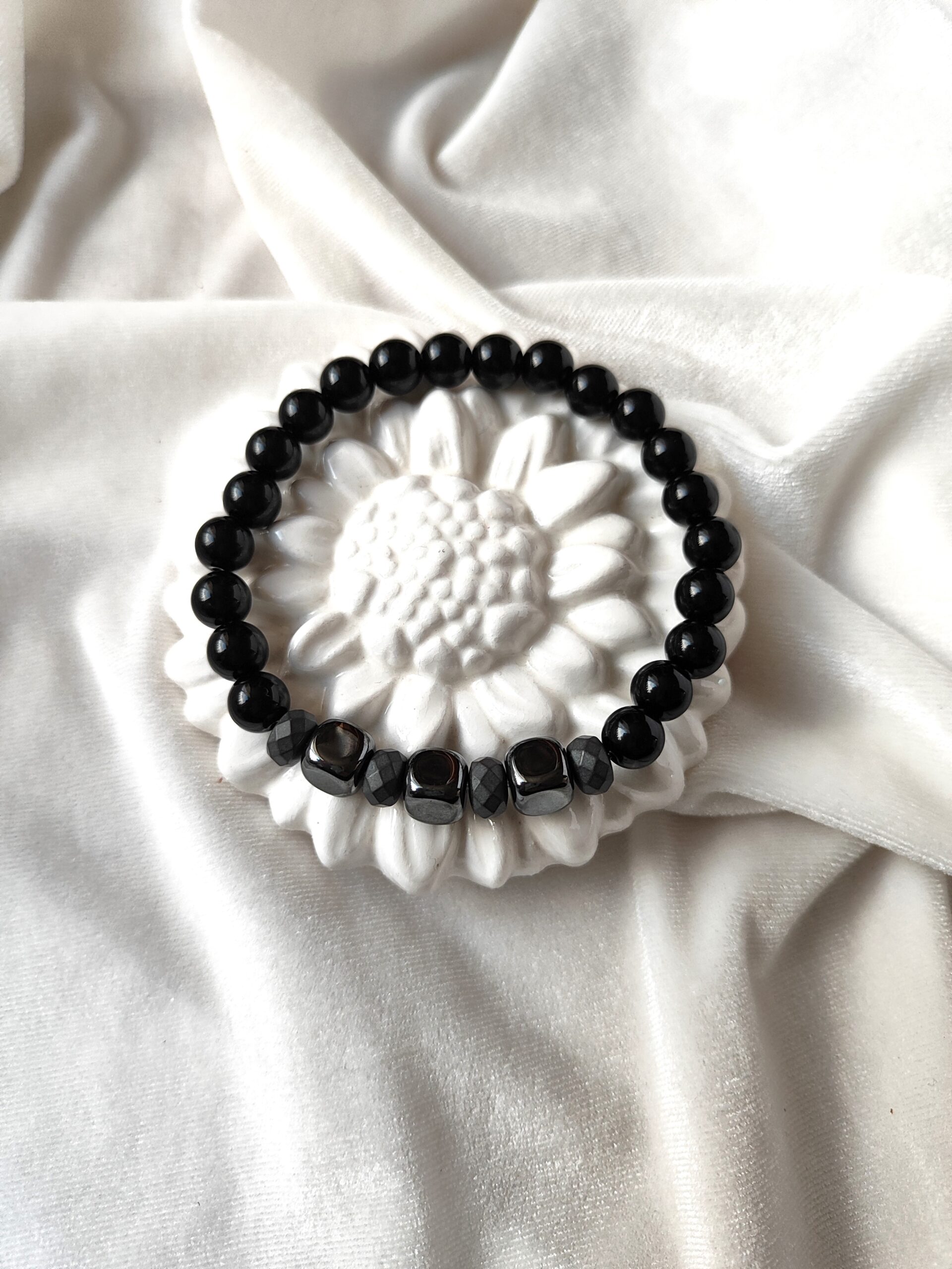 Onikso ir hematito apyrankė