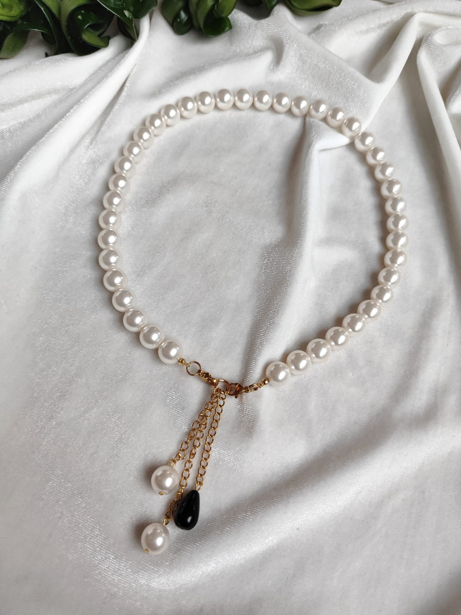 Perlų vėrinys su pakabukais