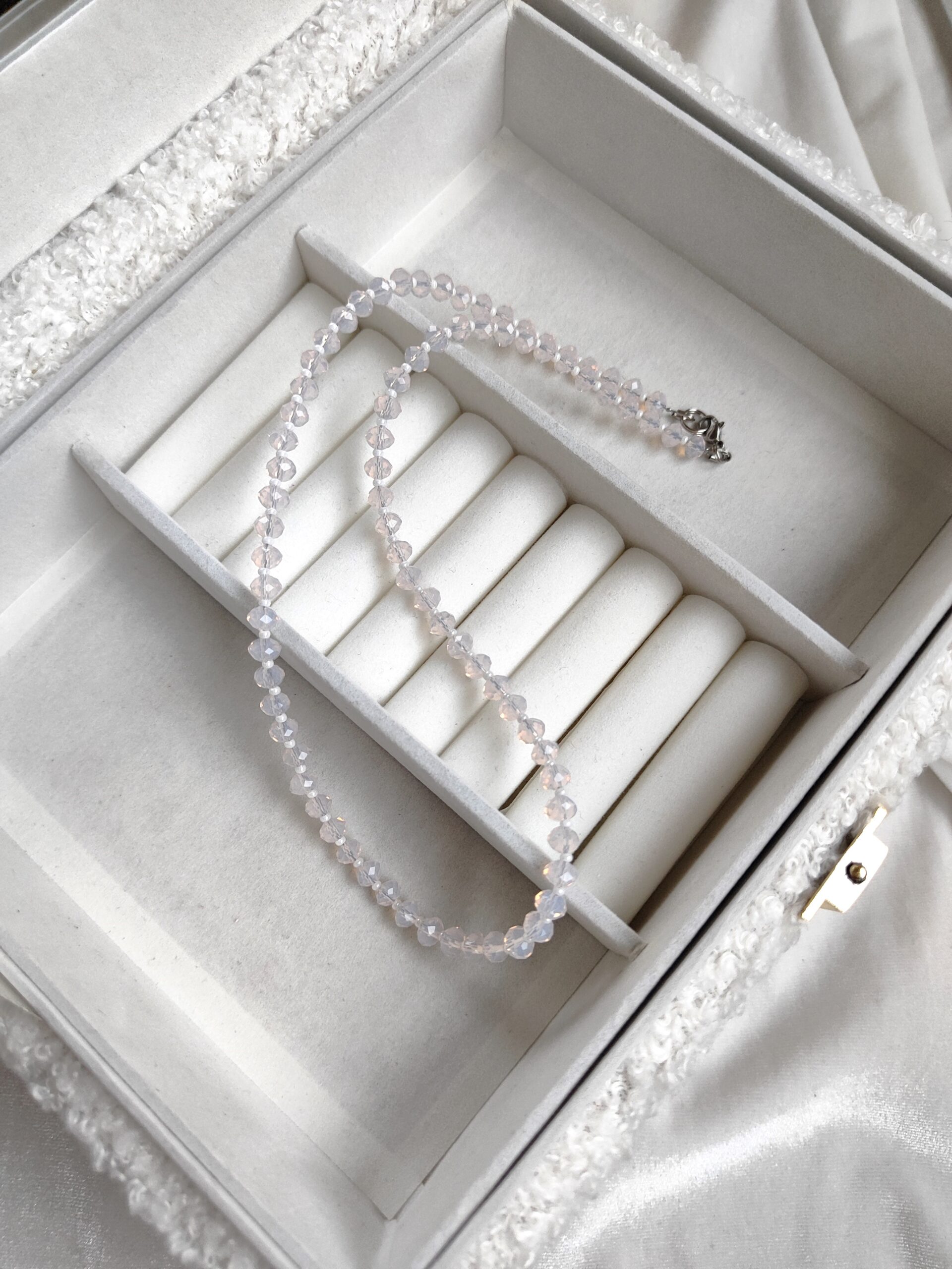 Švelnios rožinės spalvos vėrinys