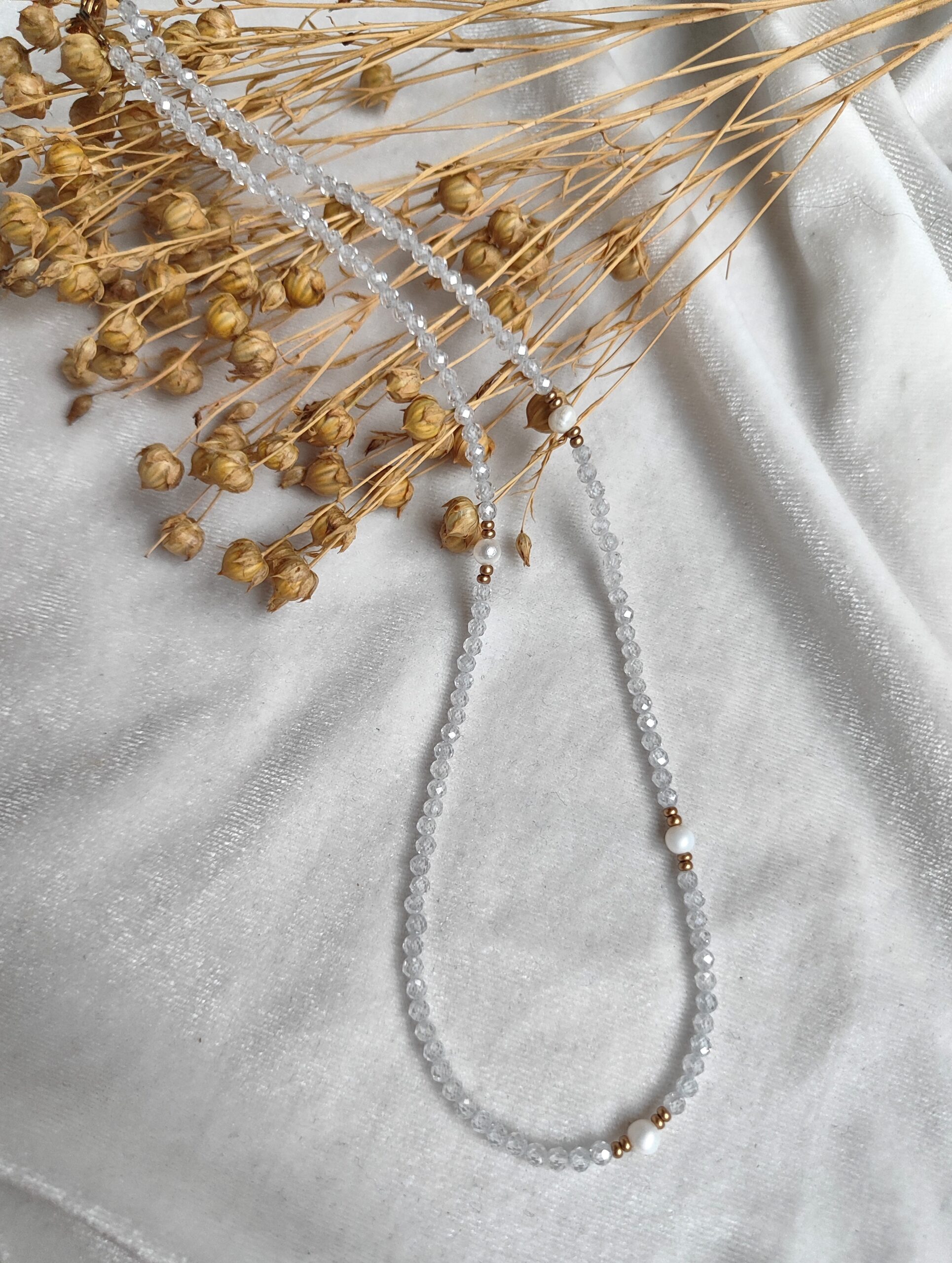 Skaidrus cirkonio vėrinys