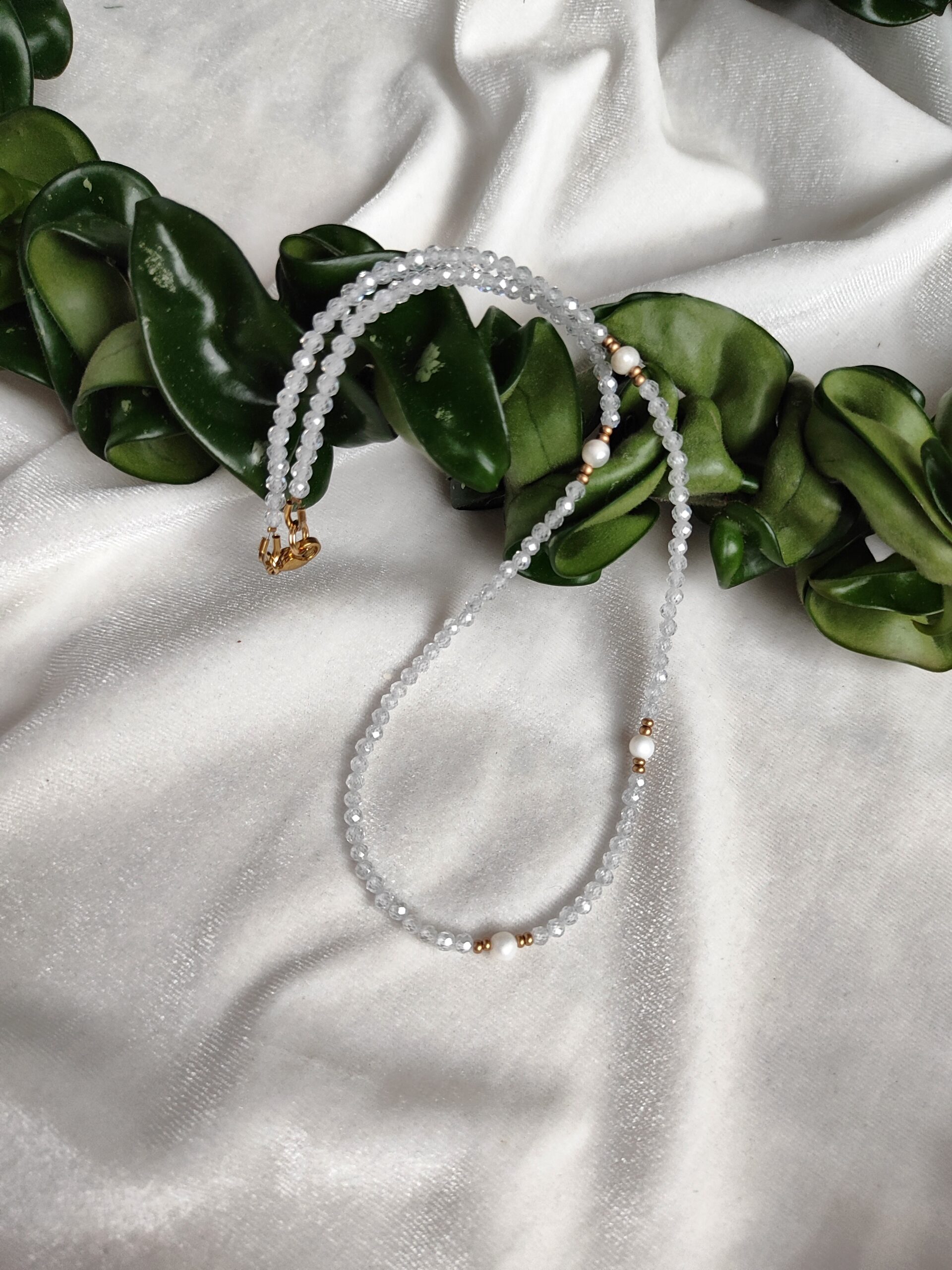 Skaidrus cirkonio vėrinys