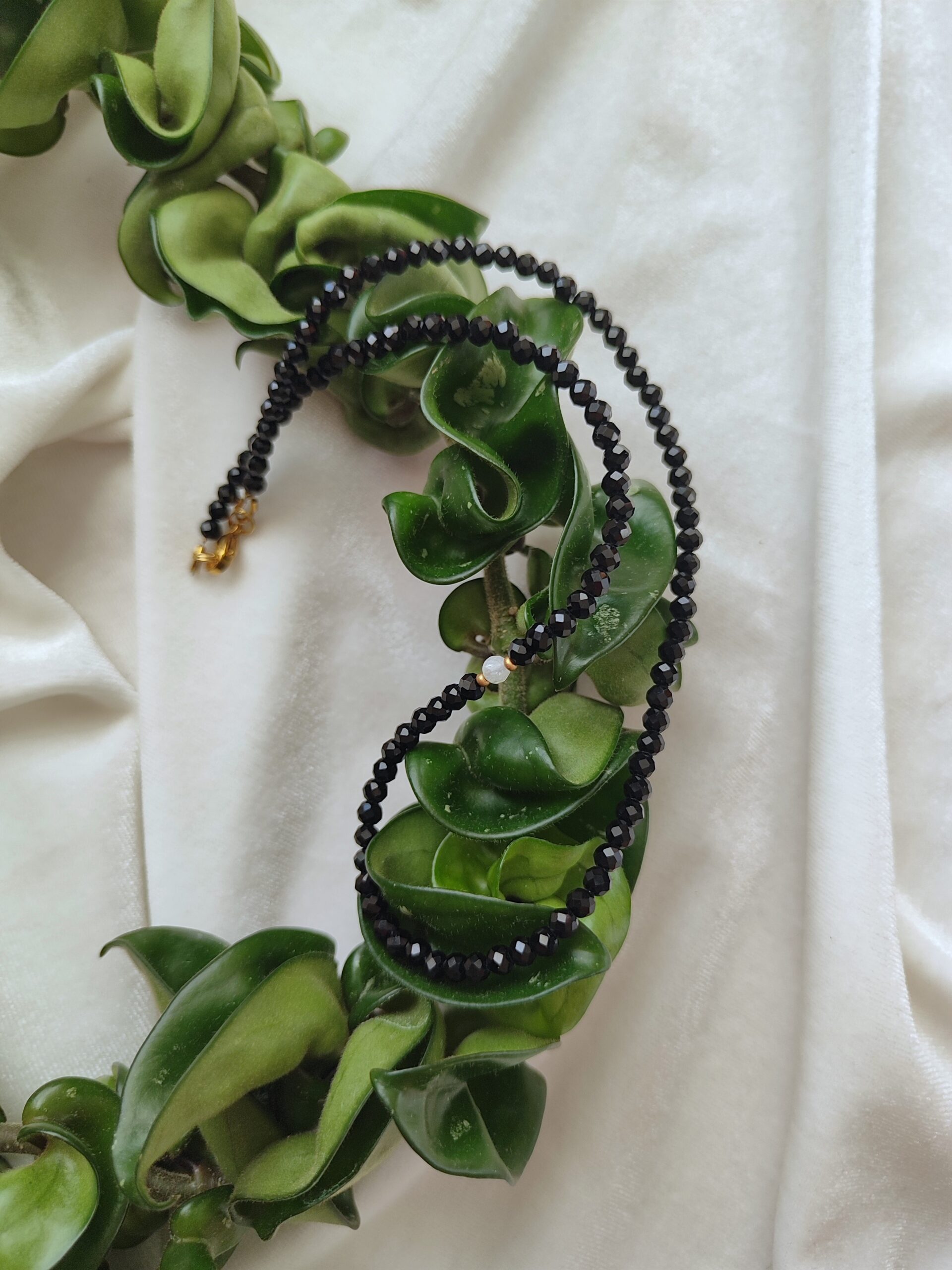 Juodo špinelio vėrinys