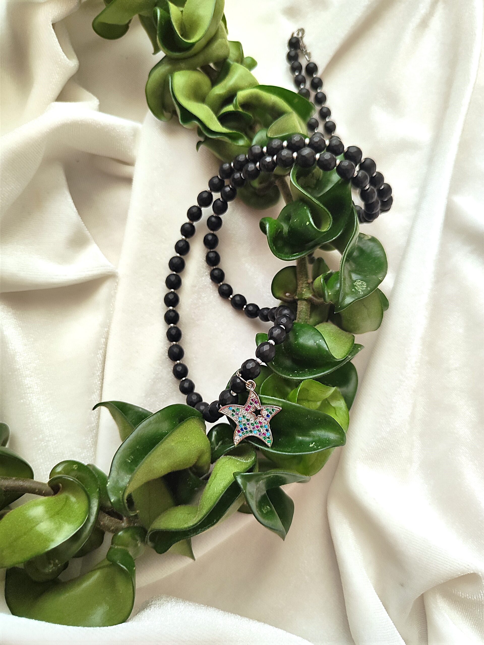 Matinio onikso vėrinys