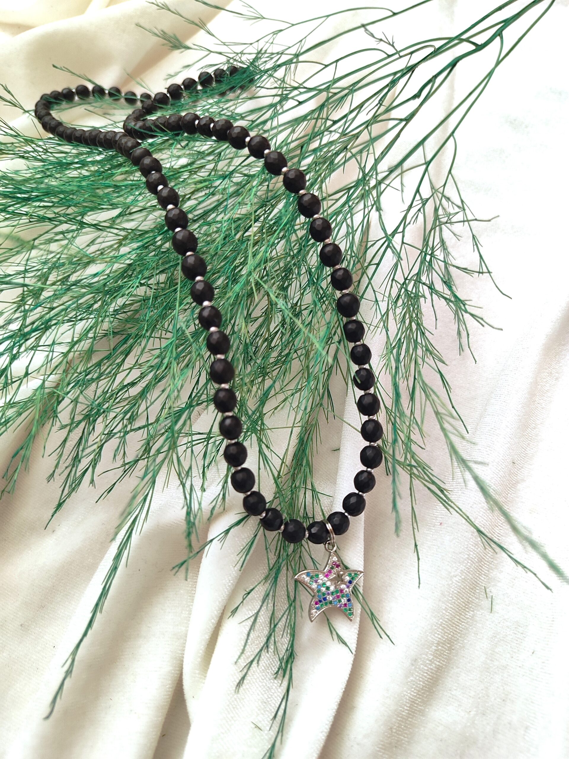 Matinio onikso vėrinys