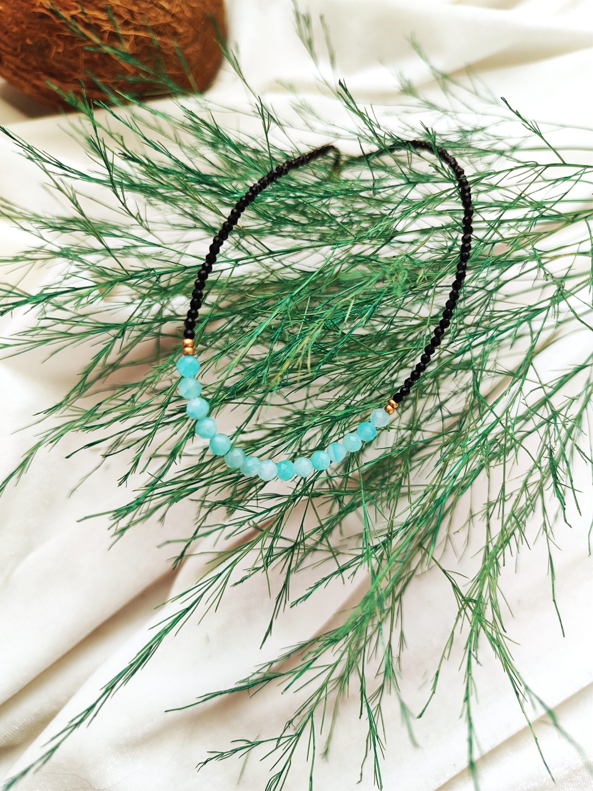 Špinelio ir amazotino vėrinys